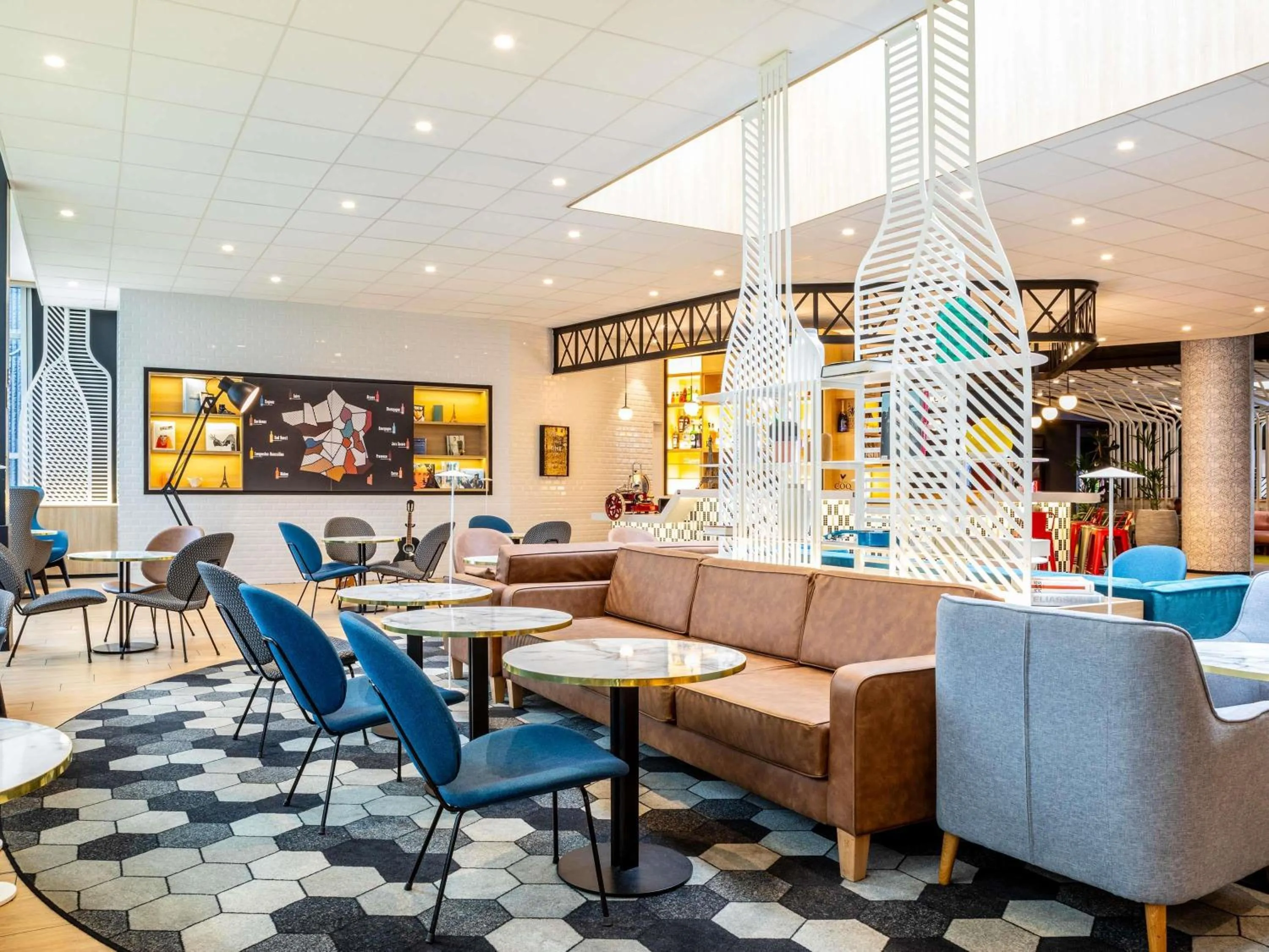 Lounge or bar in ibis Paris CDG Airport