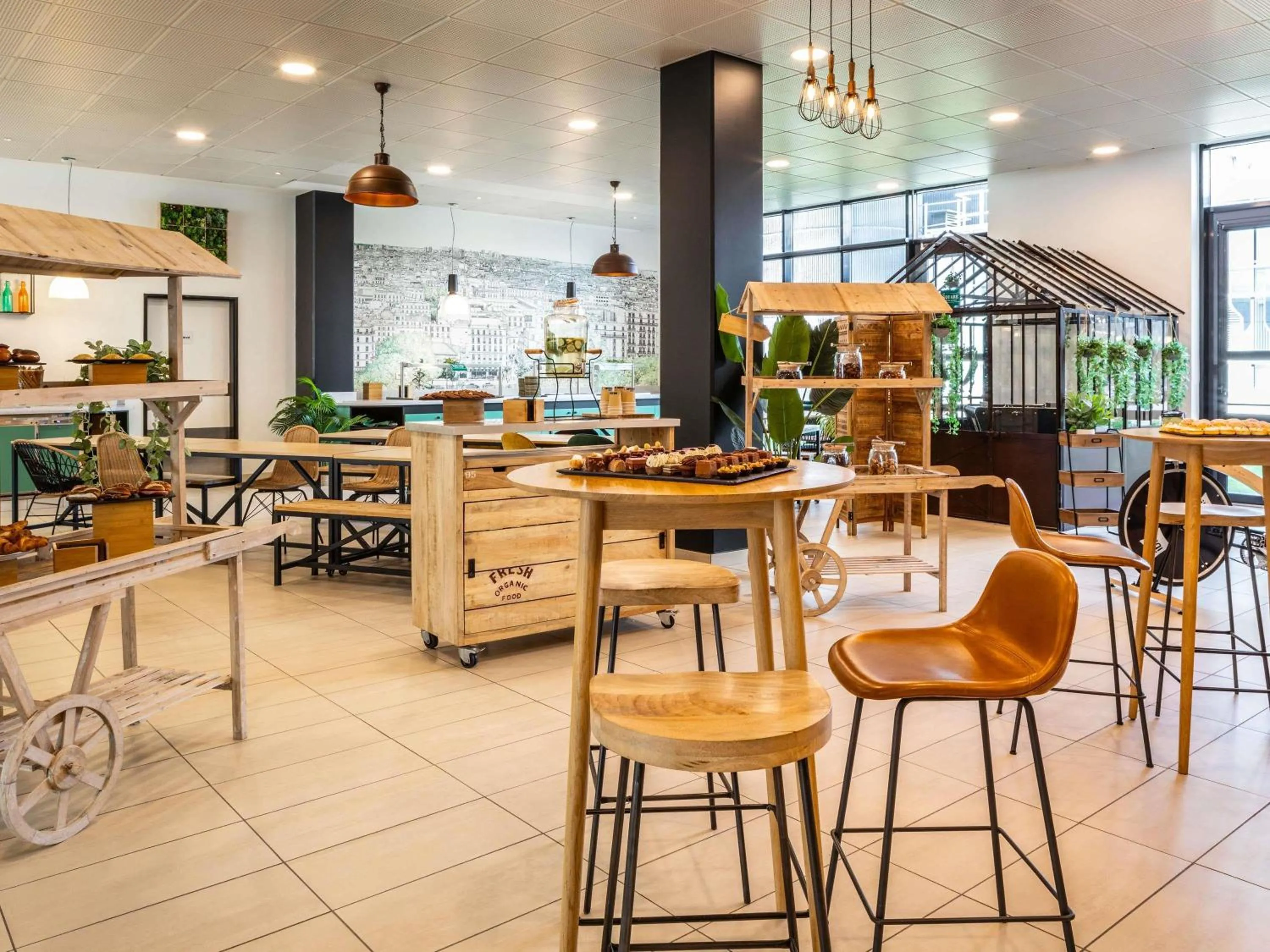 Restaurant/places to eat in ibis Paris CDG Airport