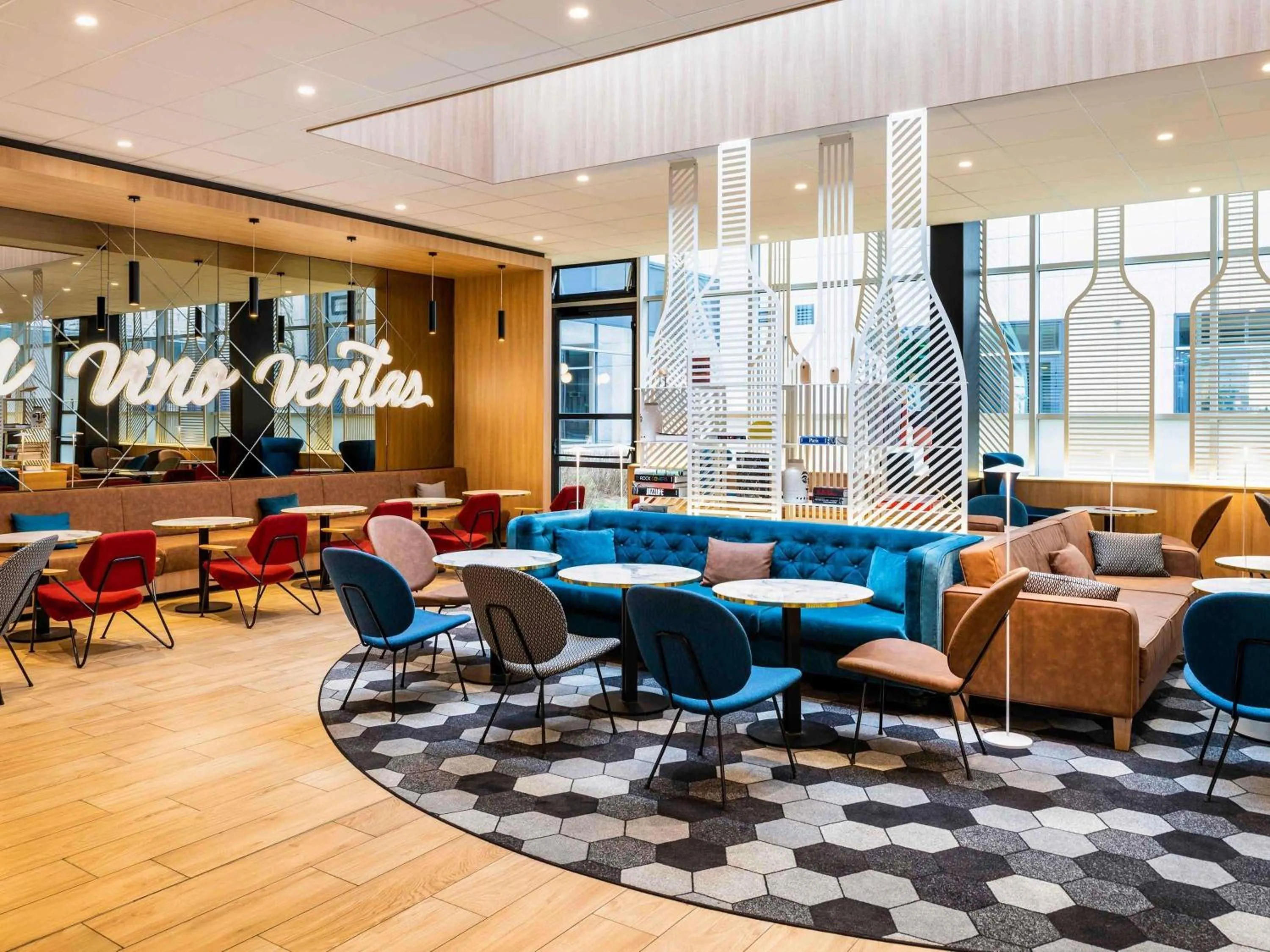 Lounge or bar in ibis Paris CDG Airport