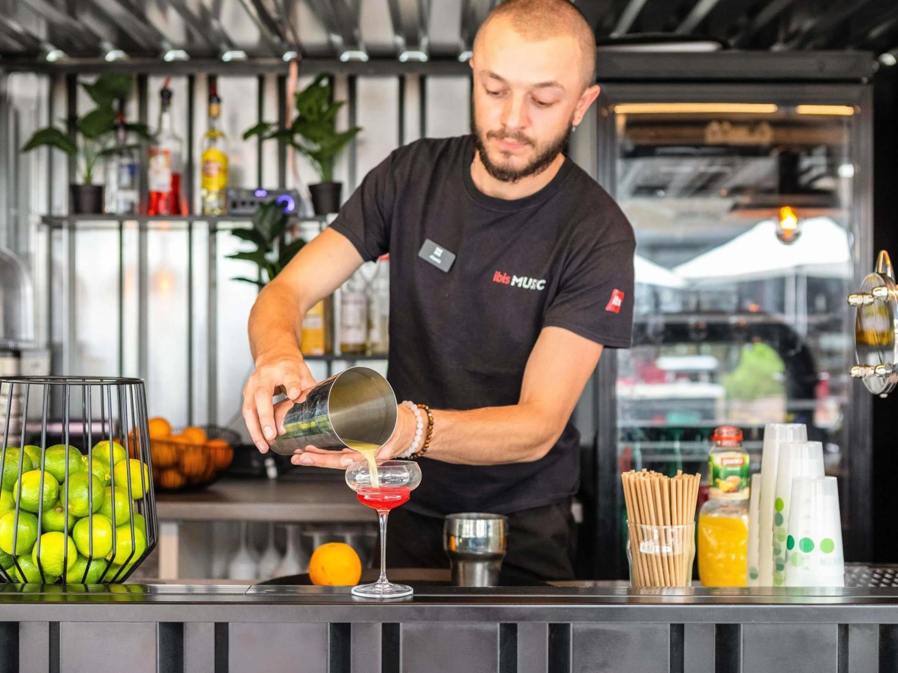 Lounge or bar in ibis Paris CDG Airport