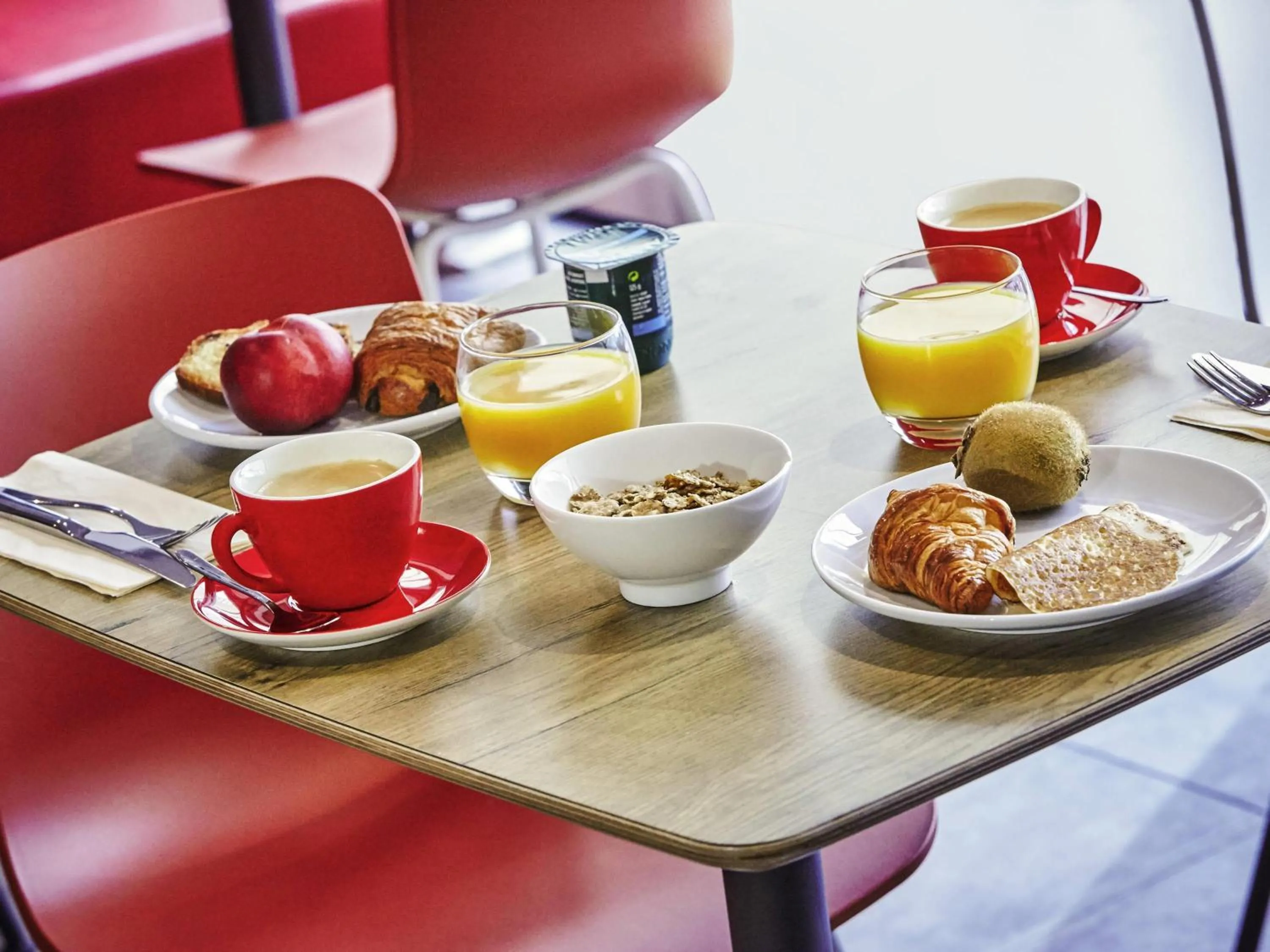 Breakfast in ibis Paris CDG Airport