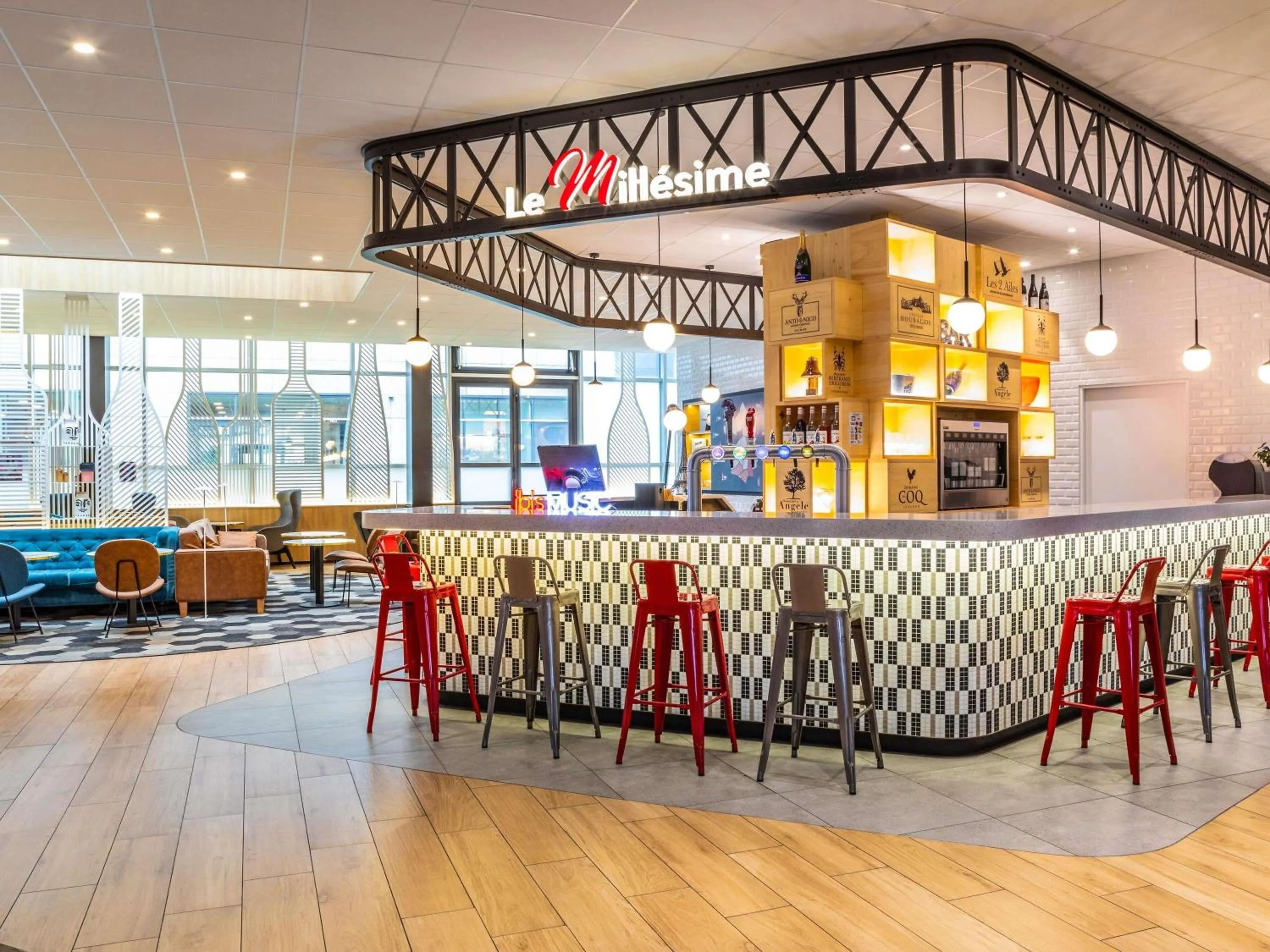 Lounge or bar in ibis Paris CDG Airport