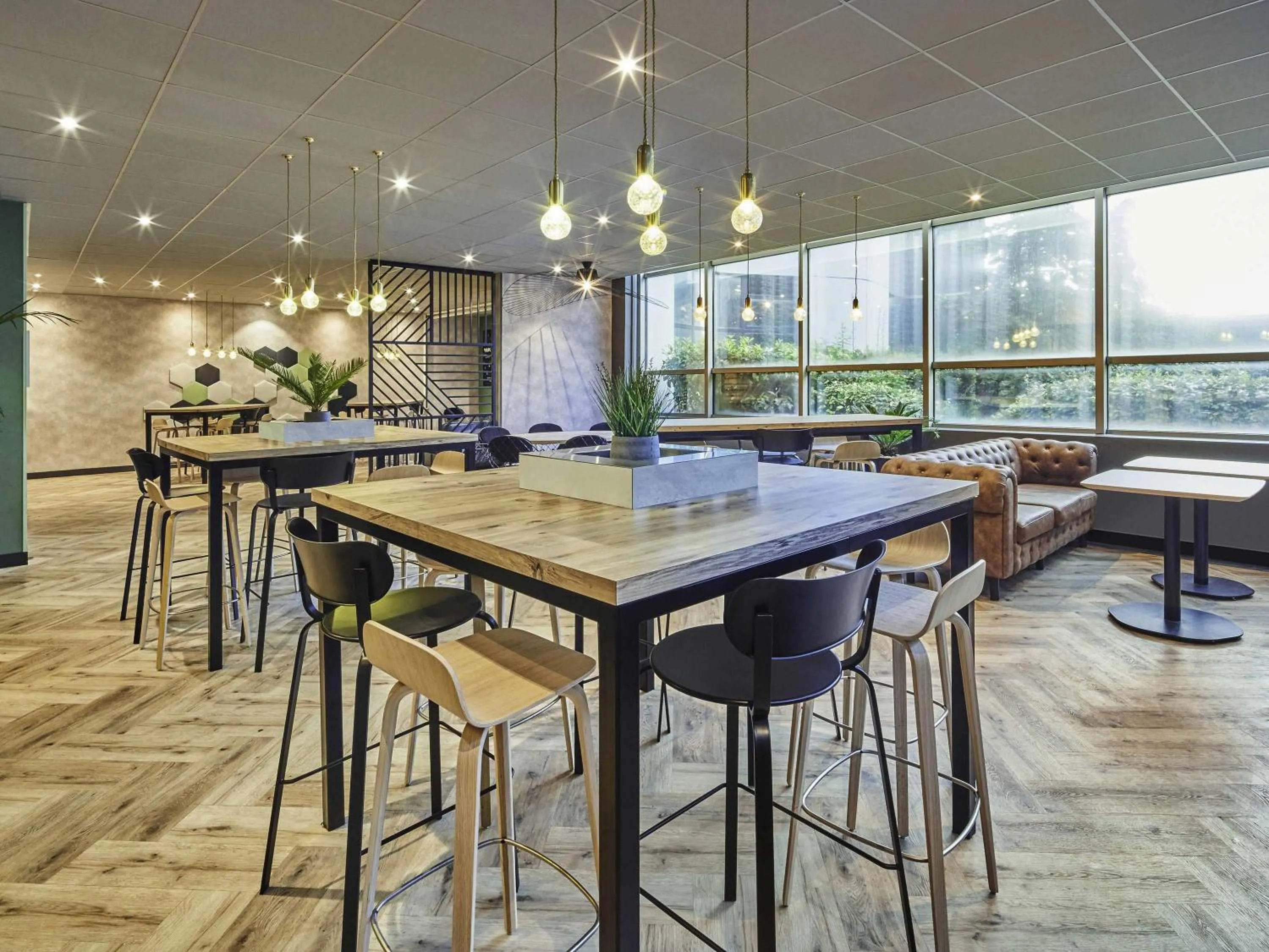 Restaurant/places to eat in ibis Paris CDG Airport