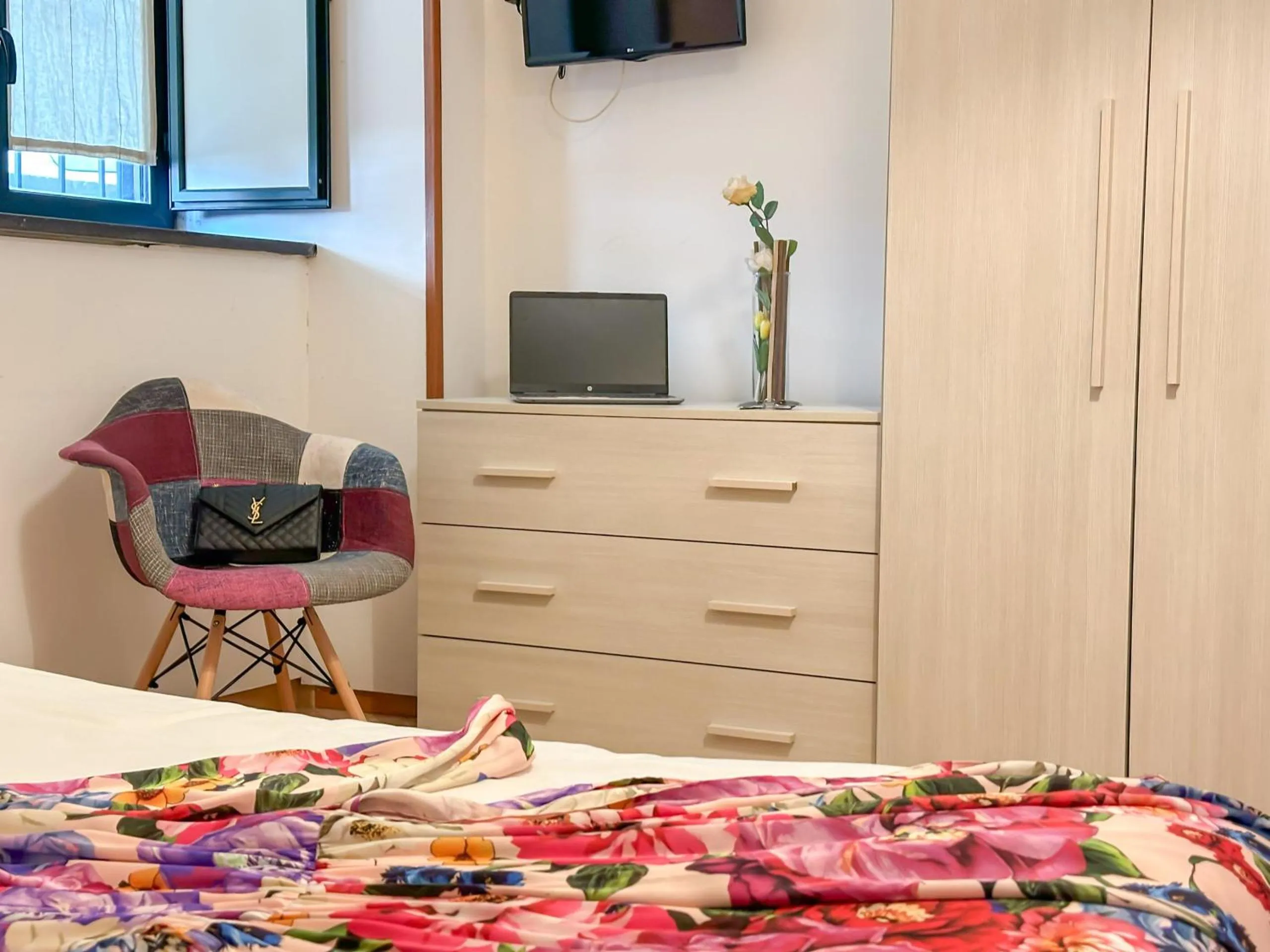 Bed in Flowers apartments & rooms