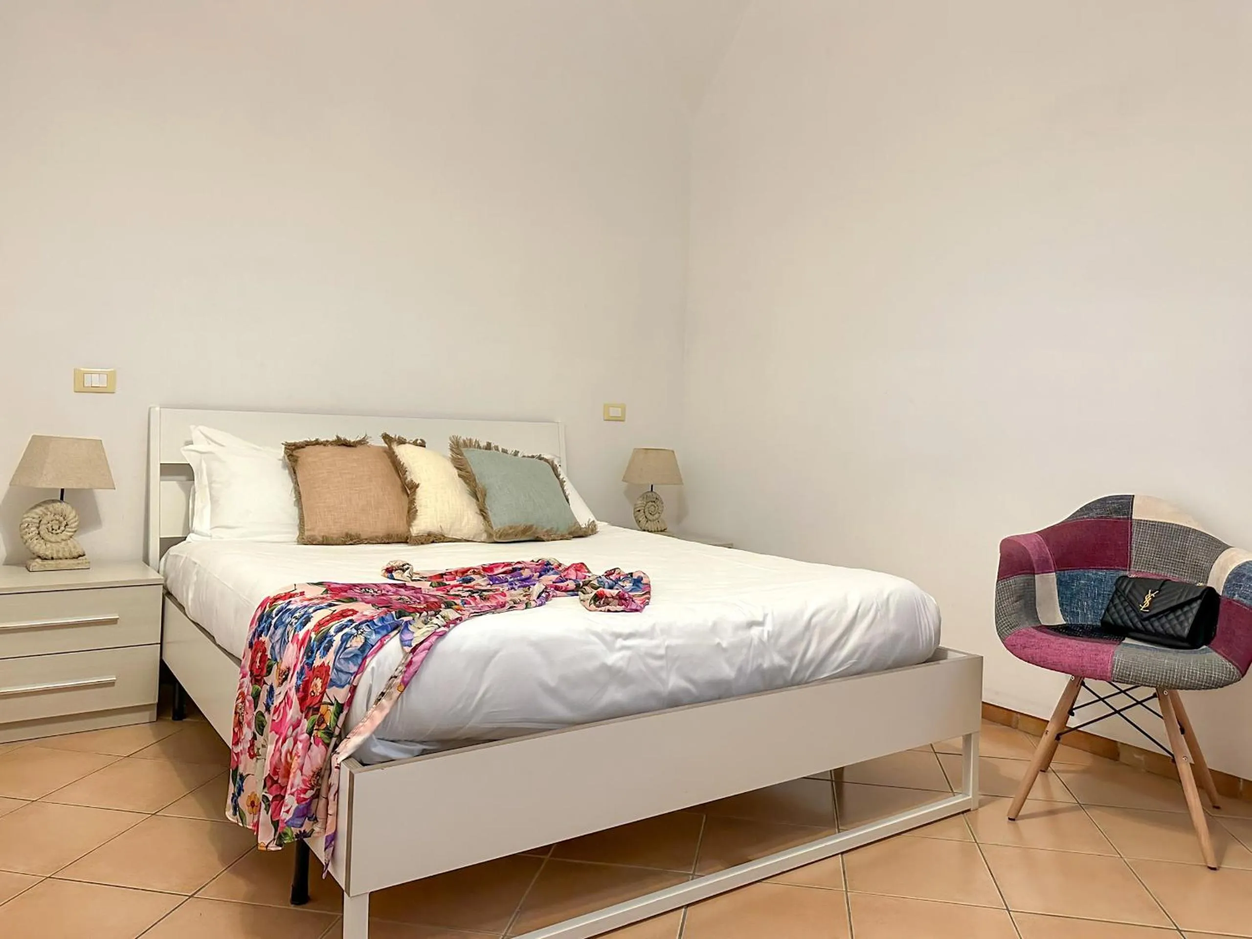 Bed in Flowers apartments & rooms