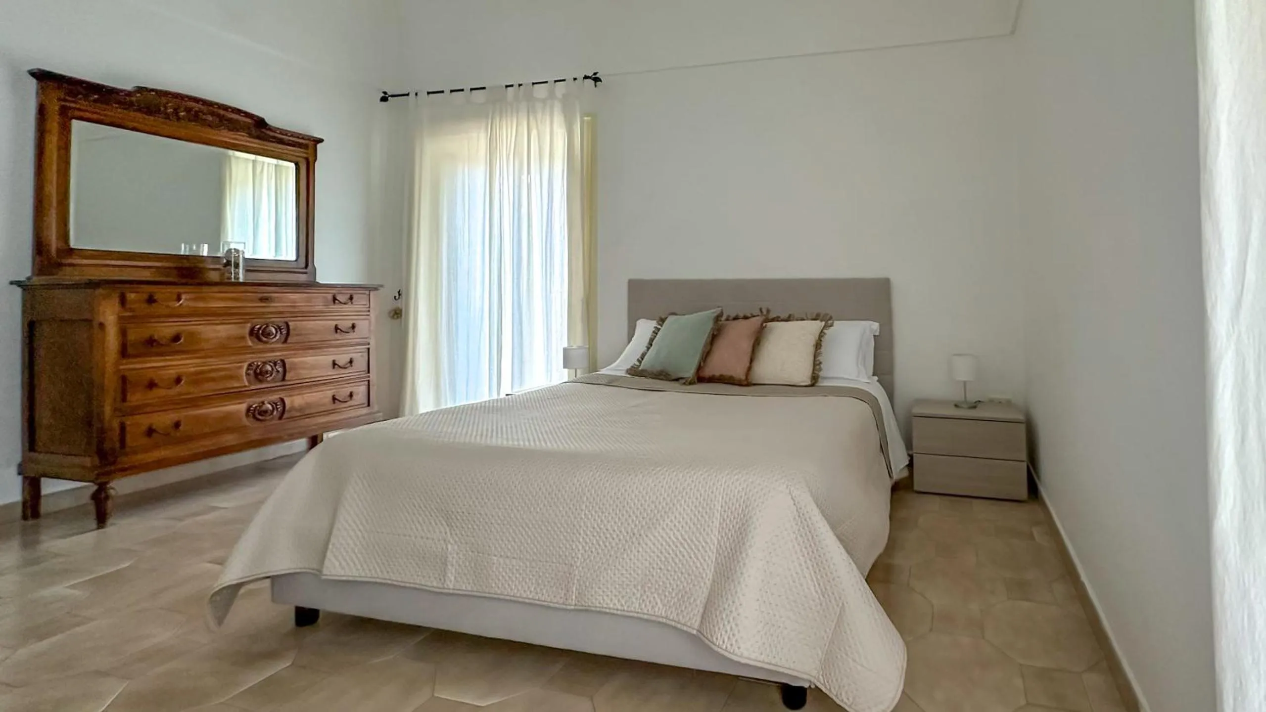 Bed in Flowers apartments & rooms