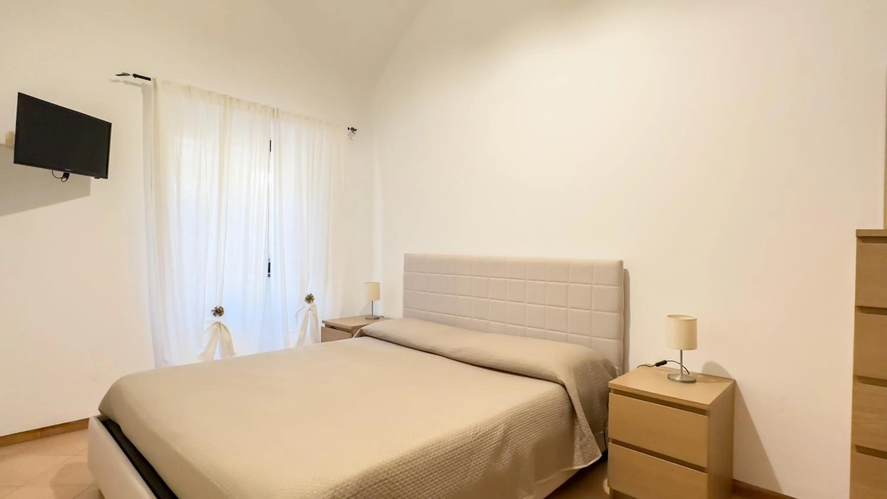 Bed in Flowers apartments & rooms