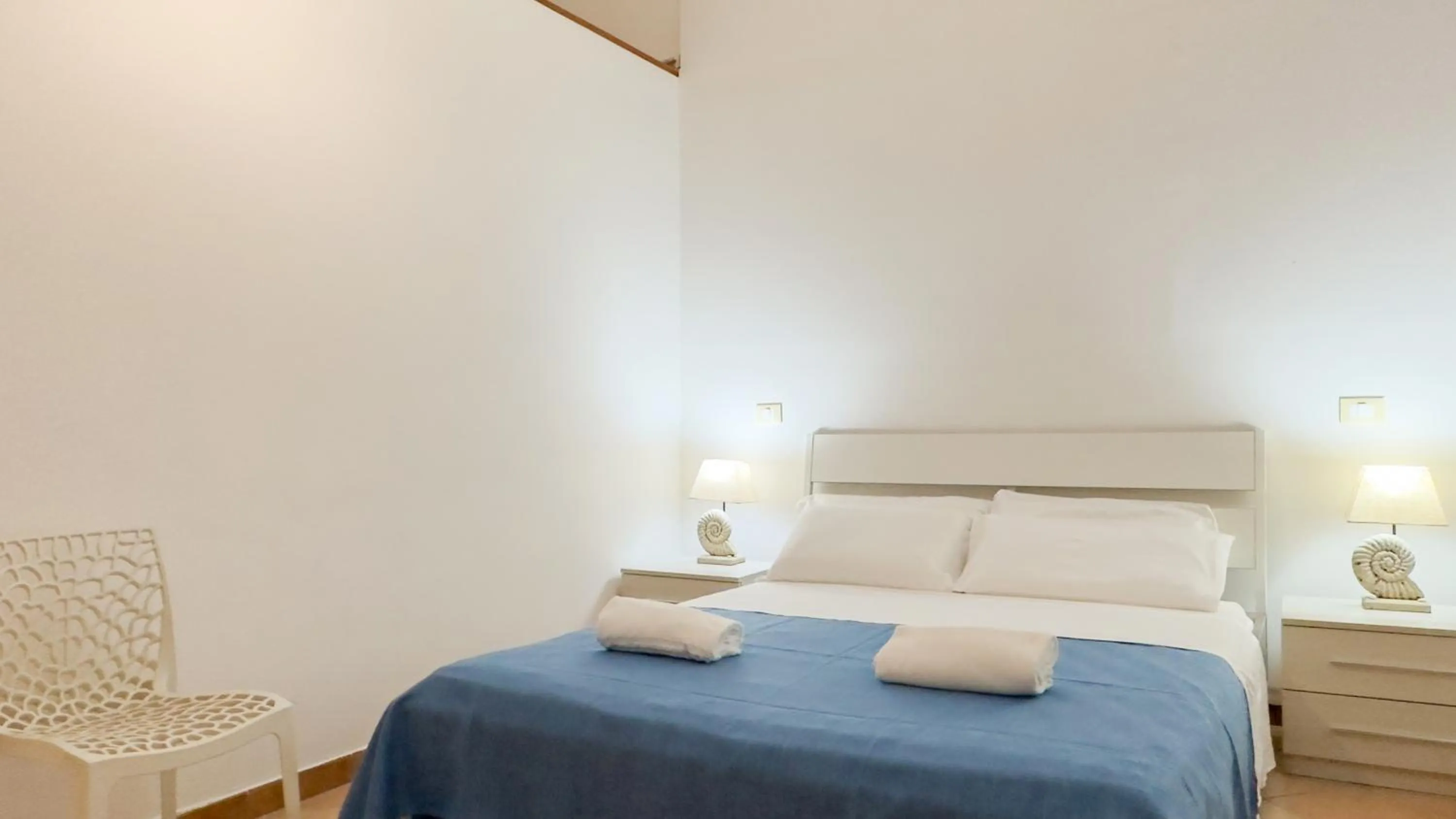 Bed in Flowers apartments & rooms