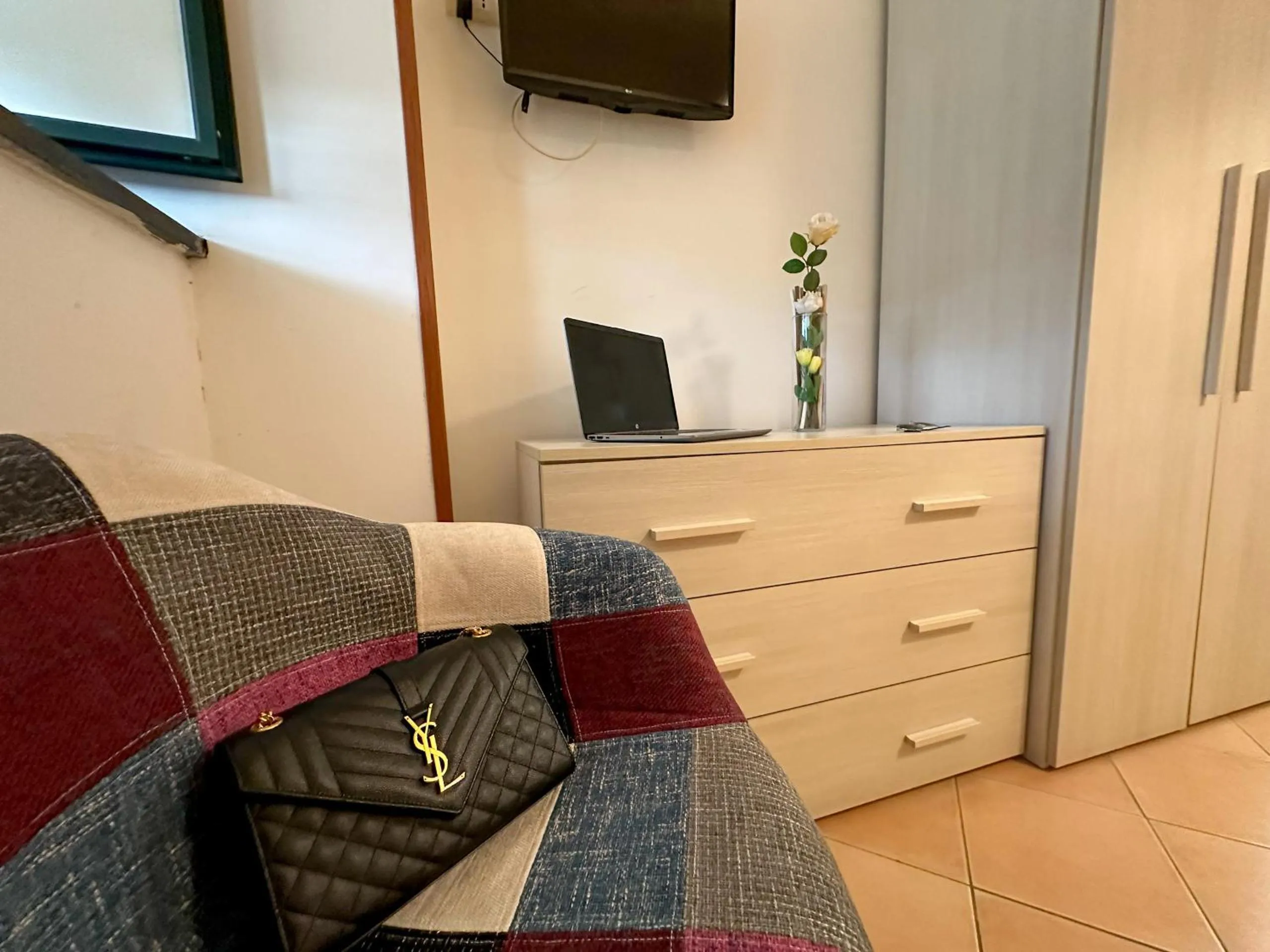 Flowers apartments & rooms