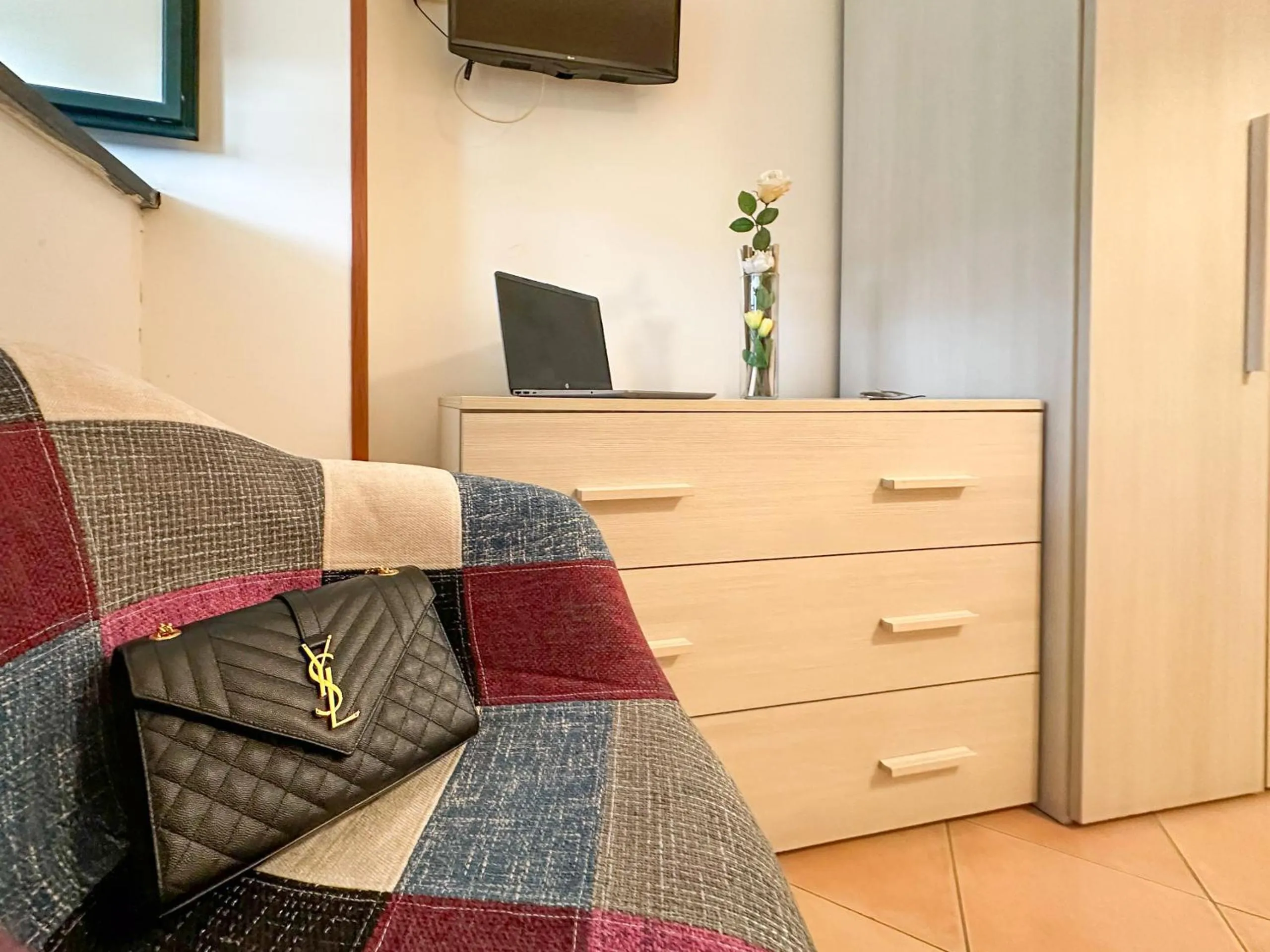 Flowers apartments & rooms