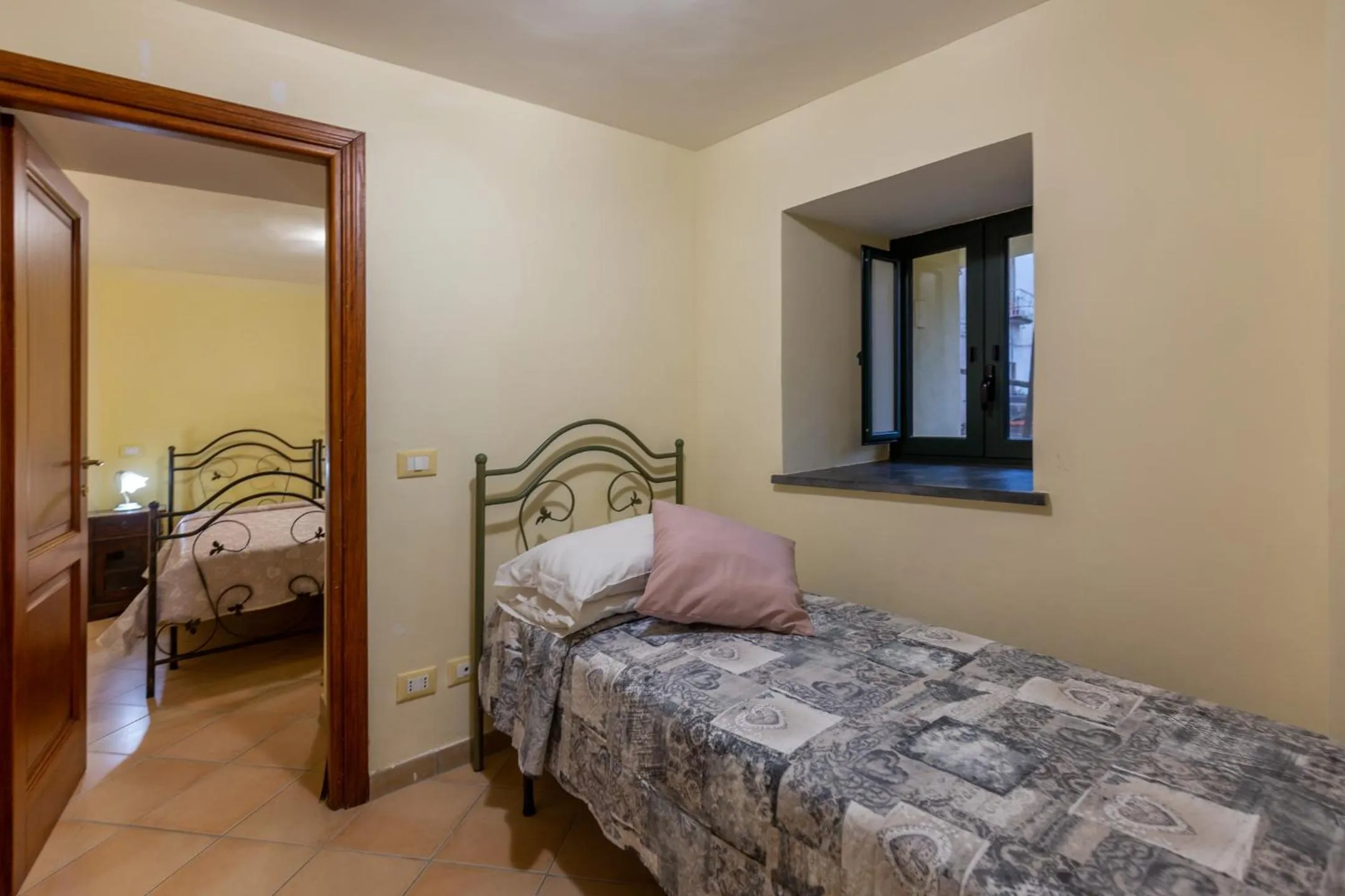 Bed in Flowers apartments & rooms