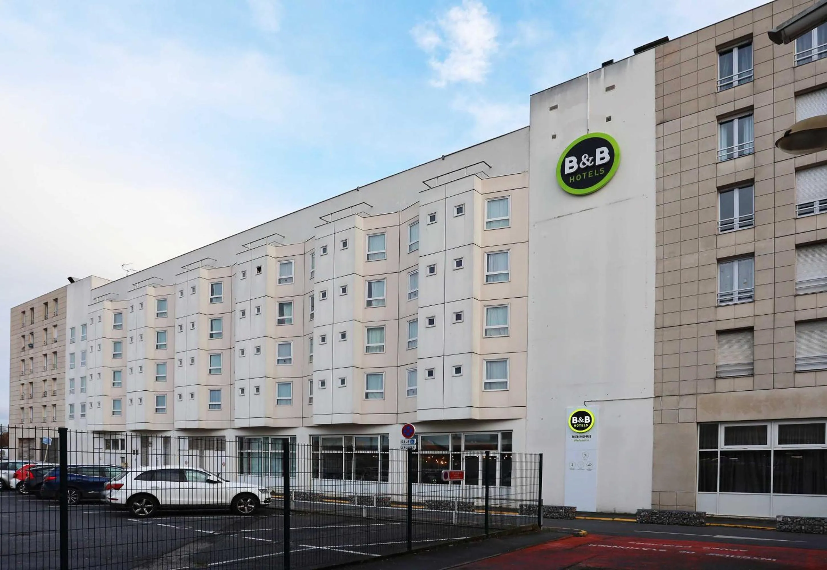Property building in B&B HOTEL Reims Centre Erlon