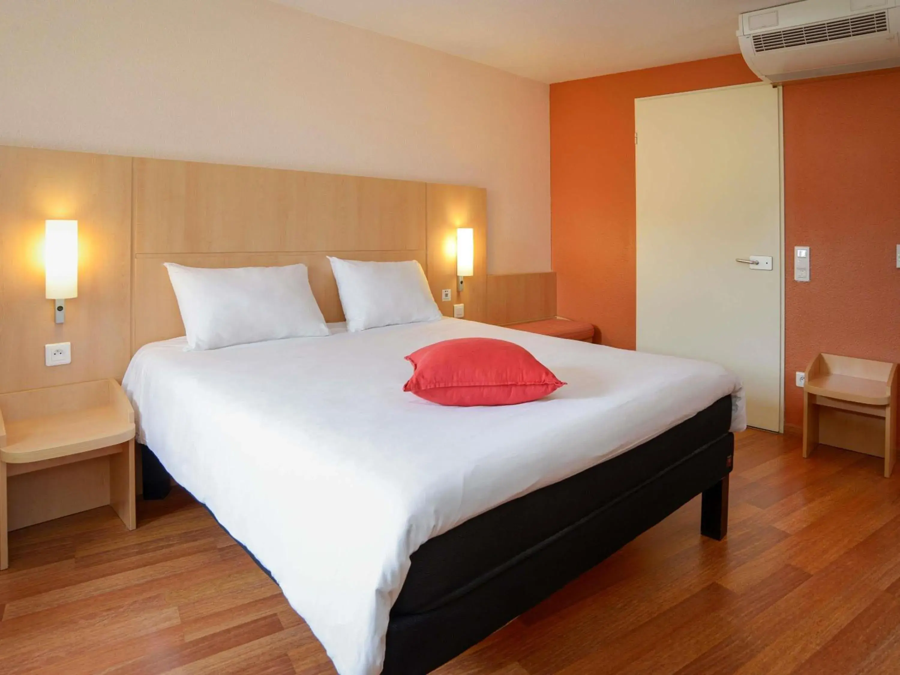 Bedroom, Bed in ibis Toulouse Centre Bedroom, Bed in ibis Toulouse Centre