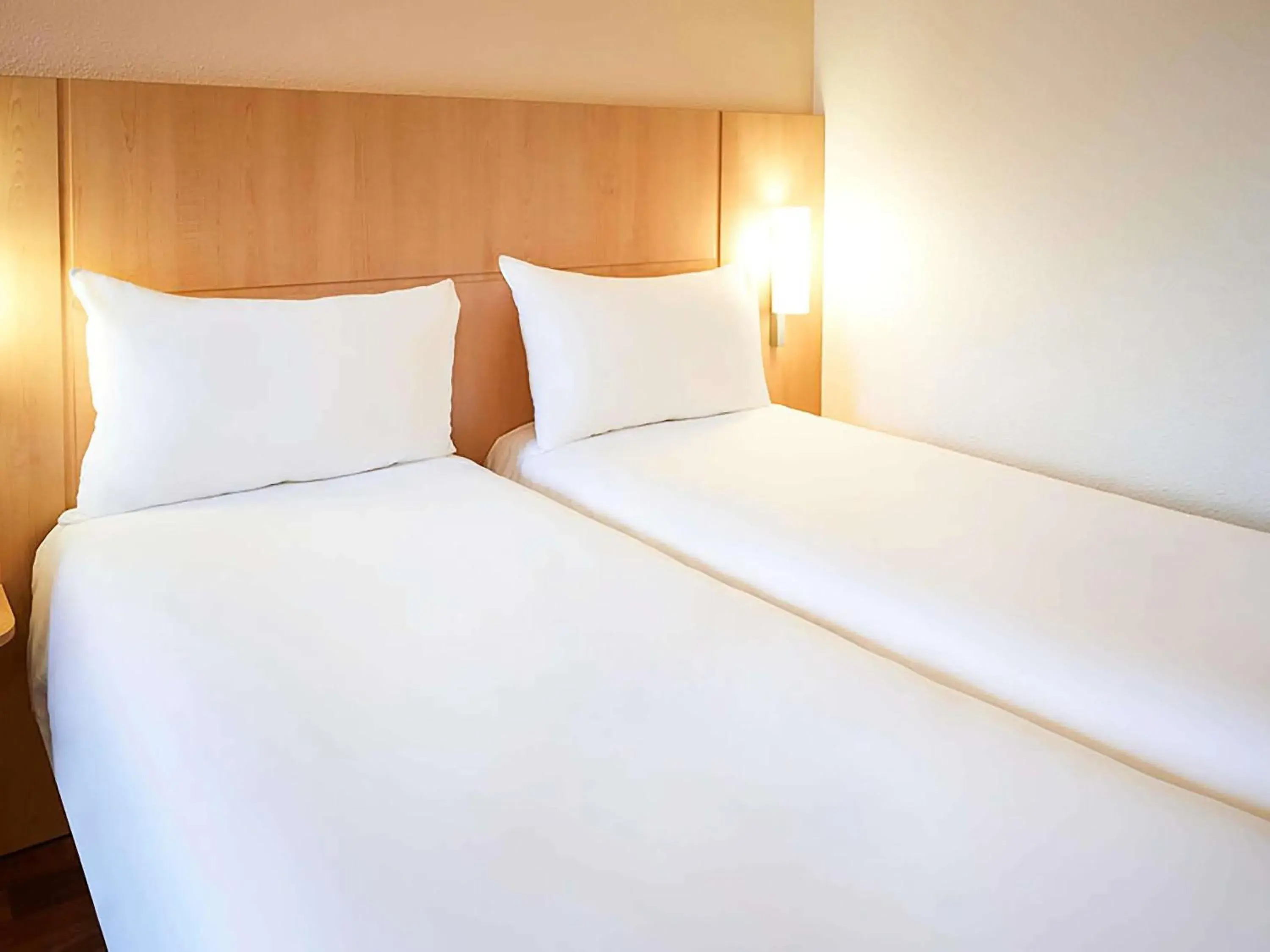 Bedroom, Bed in ibis Toulouse Centre Bedroom, Bed in ibis Toulouse Centre