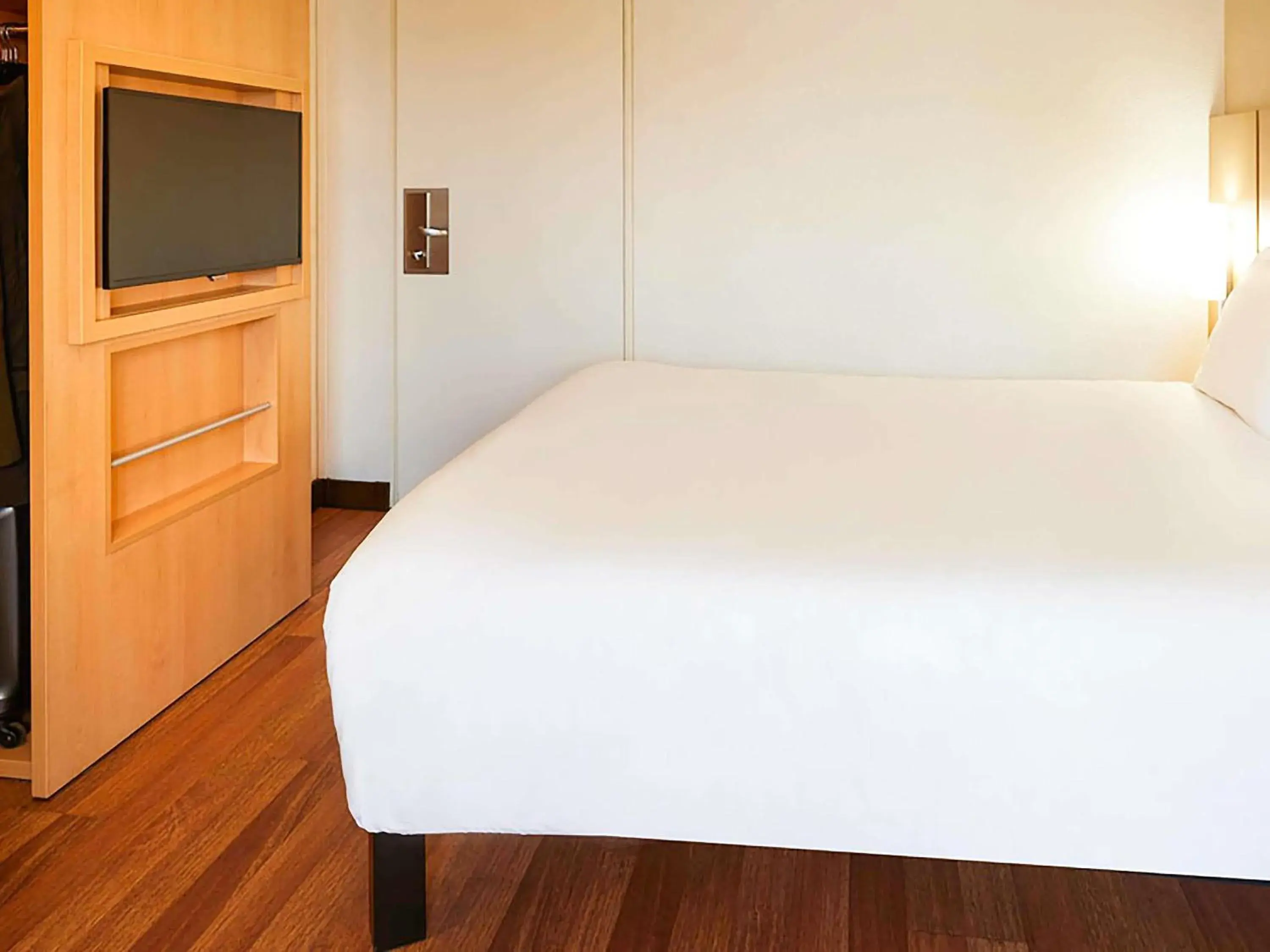 Bedroom, Bed in ibis Toulouse Centre Bedroom, Bed in ibis Toulouse Centre