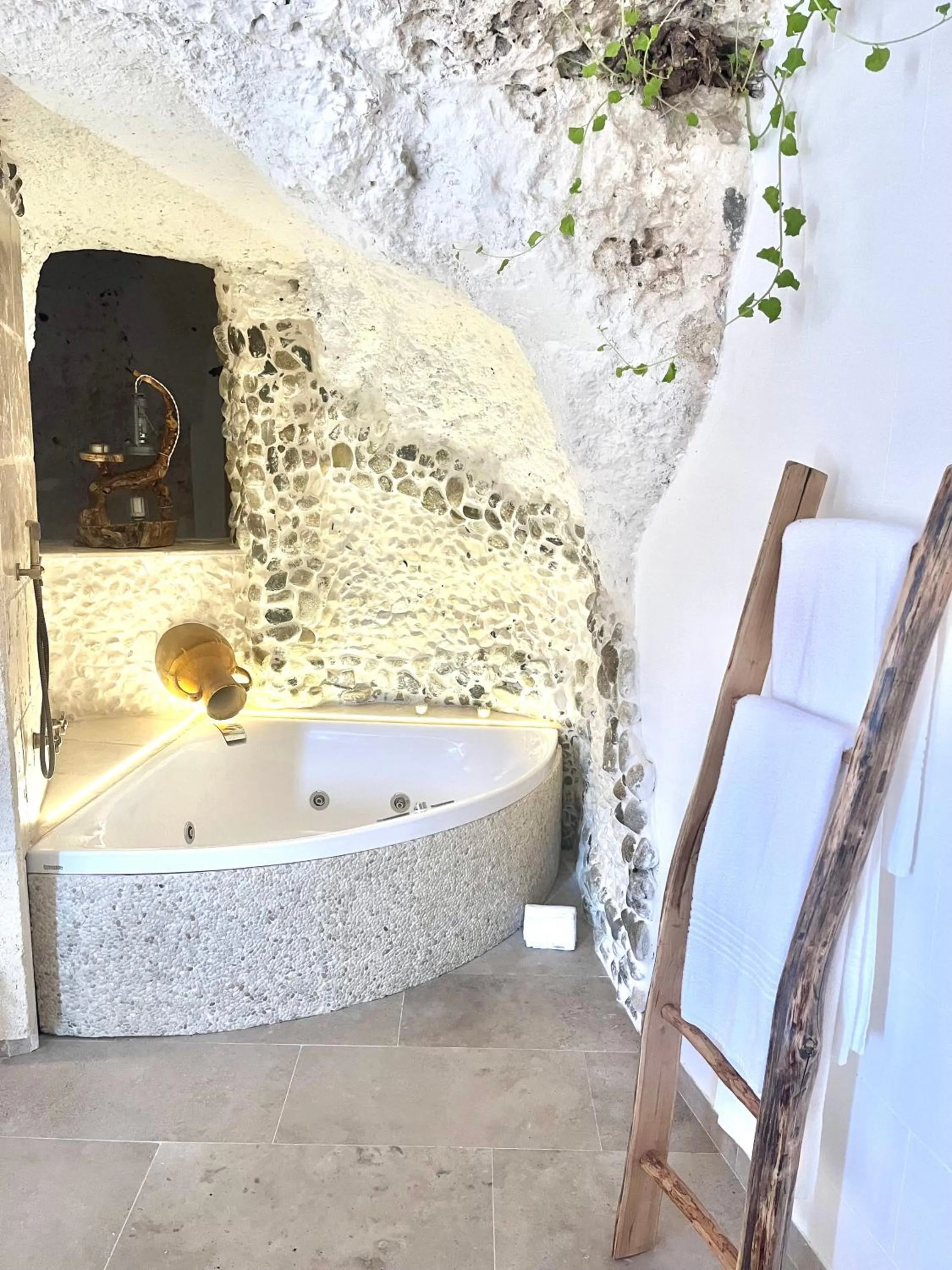 Hot Tub in Masseria Torre Rossa