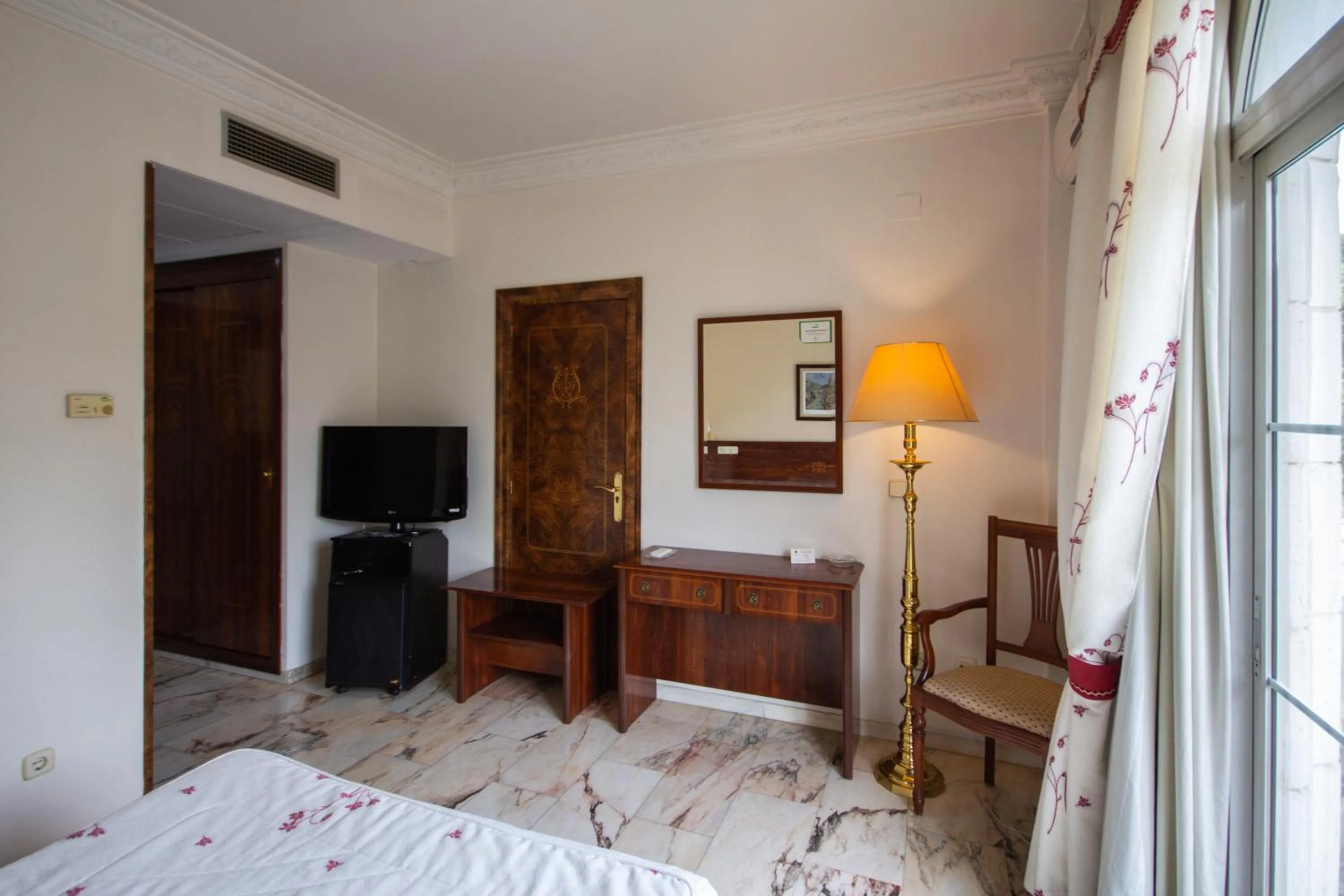 TV and multimedia, Bed in Hotel Hidalgo