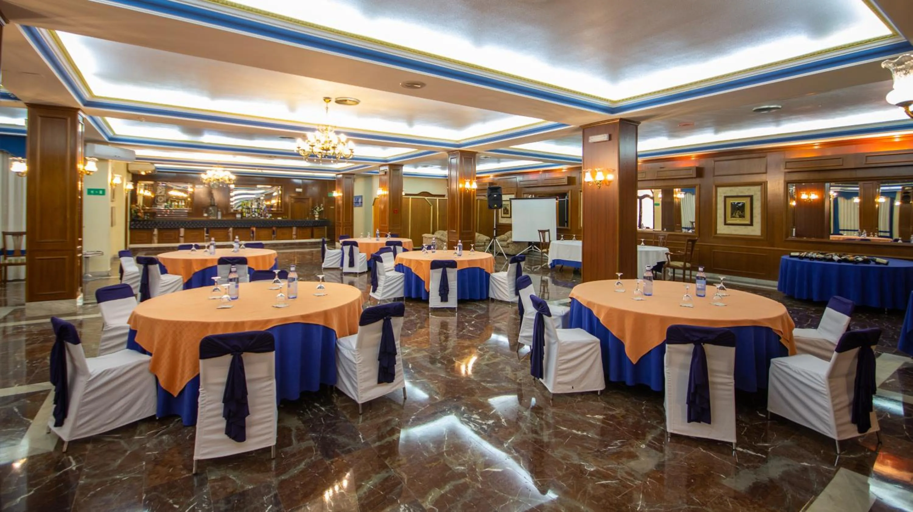 Restaurant/places to eat in Hotel Hidalgo