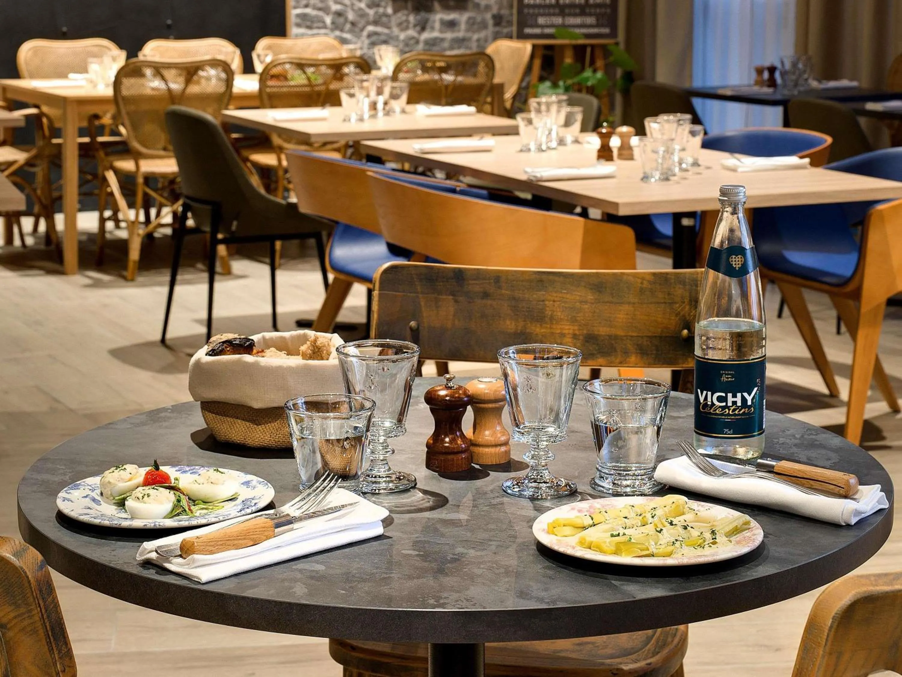 Restaurant/places to eat in ibis Vichy