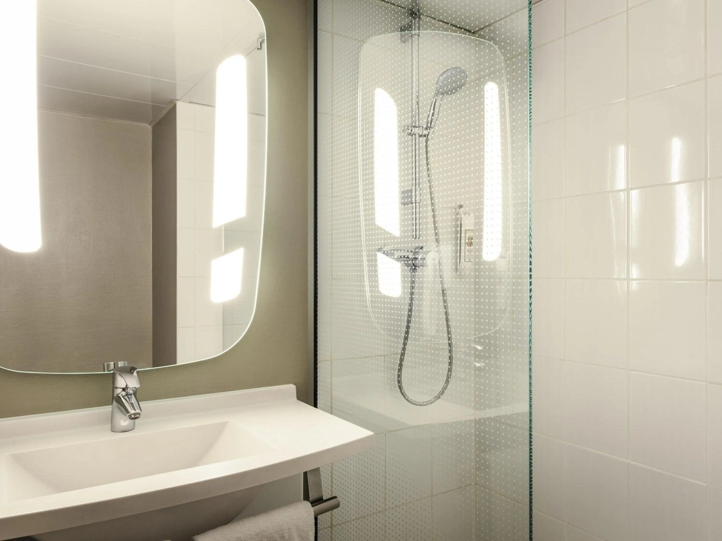 Bedroom in ibis Bordeaux Centre - Gare Saint-Jean