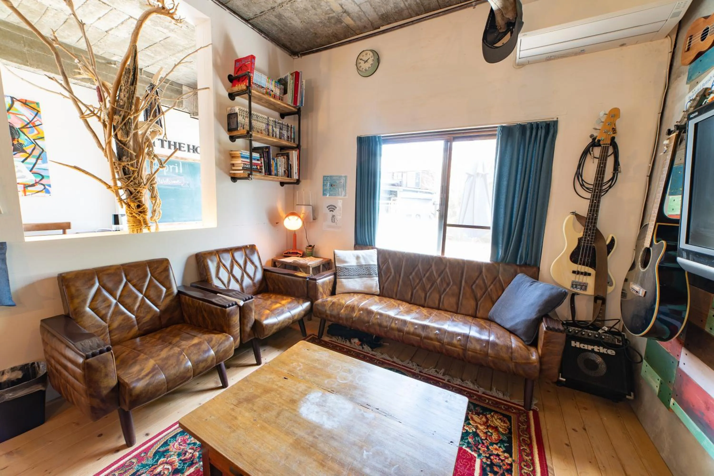 Communal lounge/ TV room in Ichi The Hostel