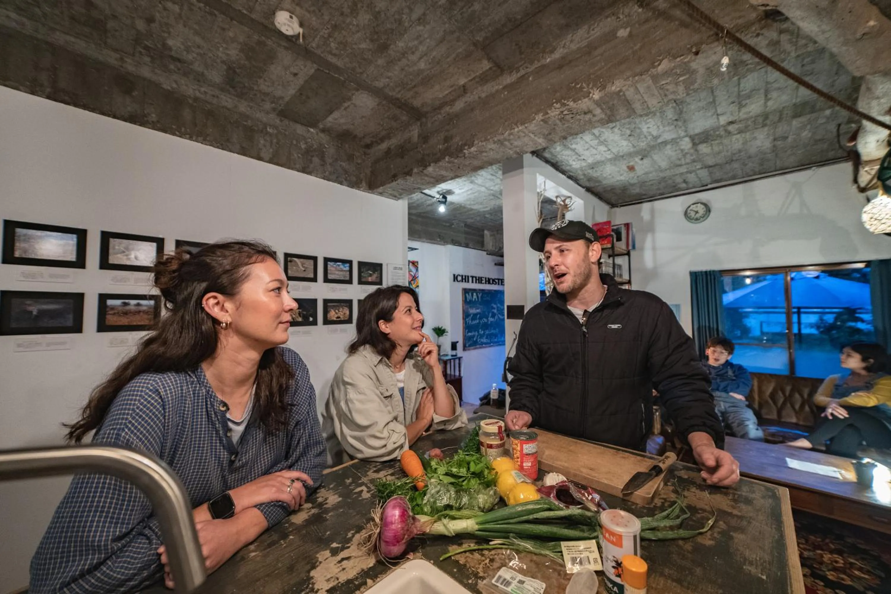 Communal lounge/ TV room in Ichi The Hostel