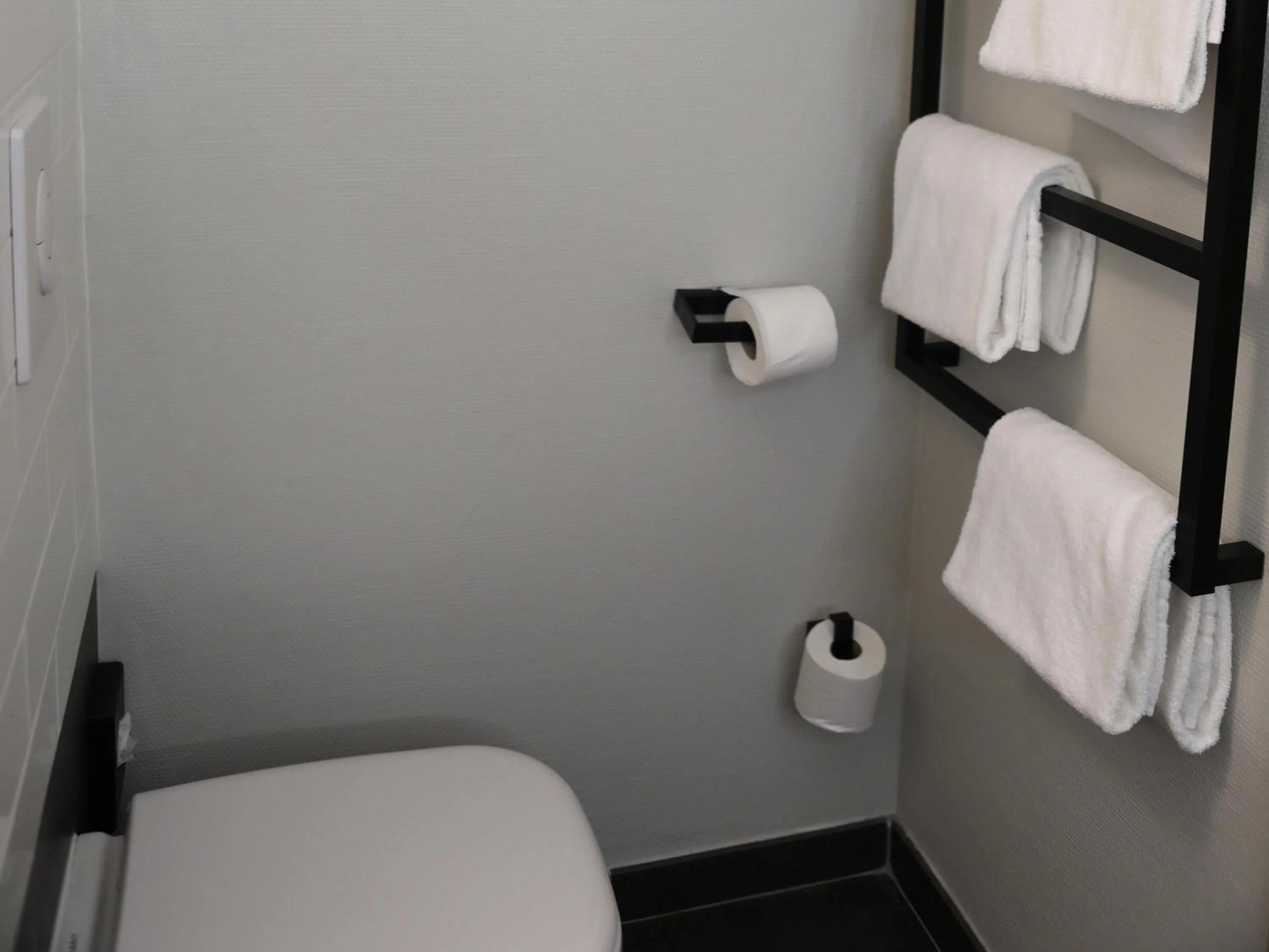 Bedroom in ibis Aubenas