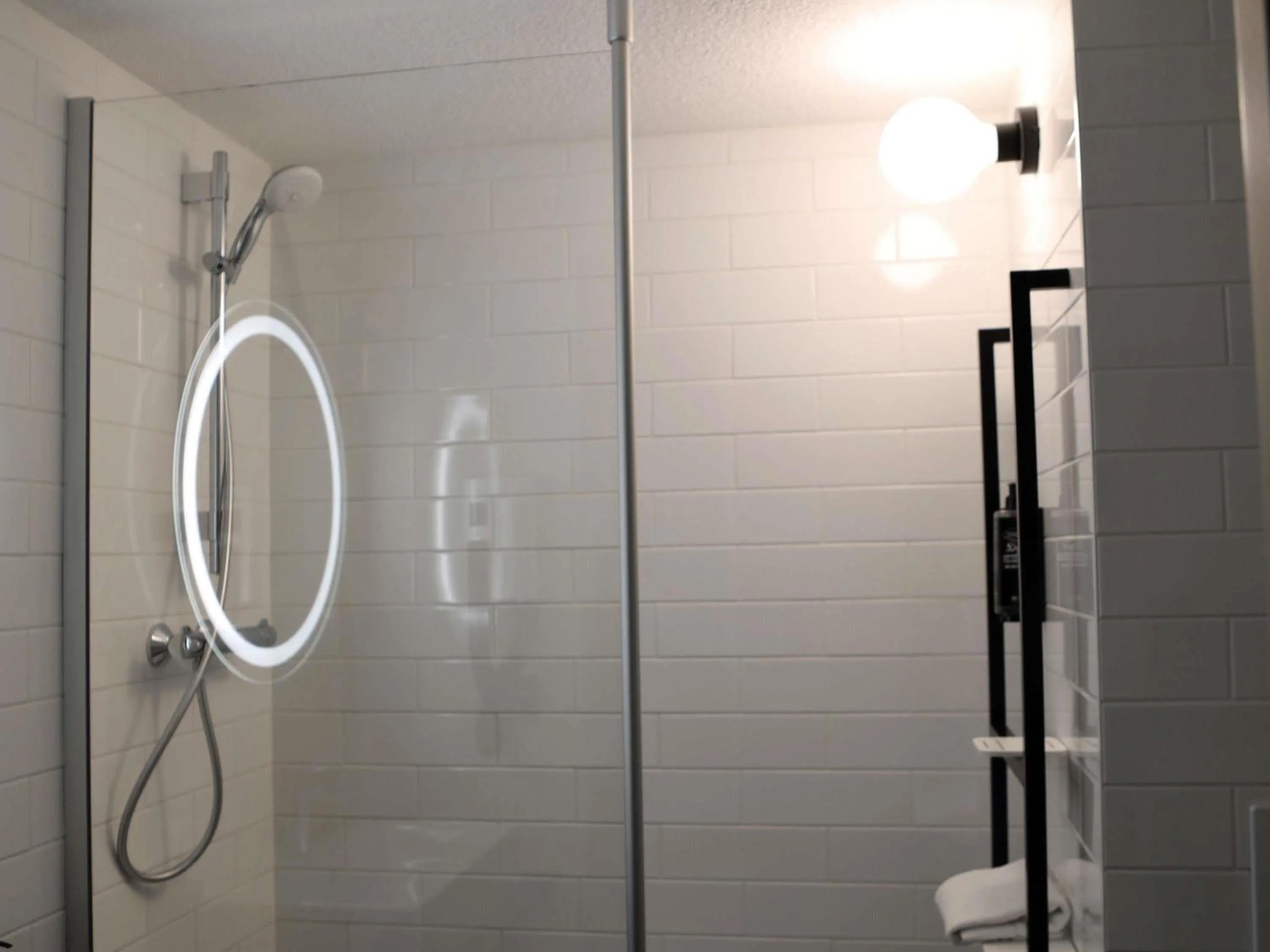 Bedroom in ibis Aubenas