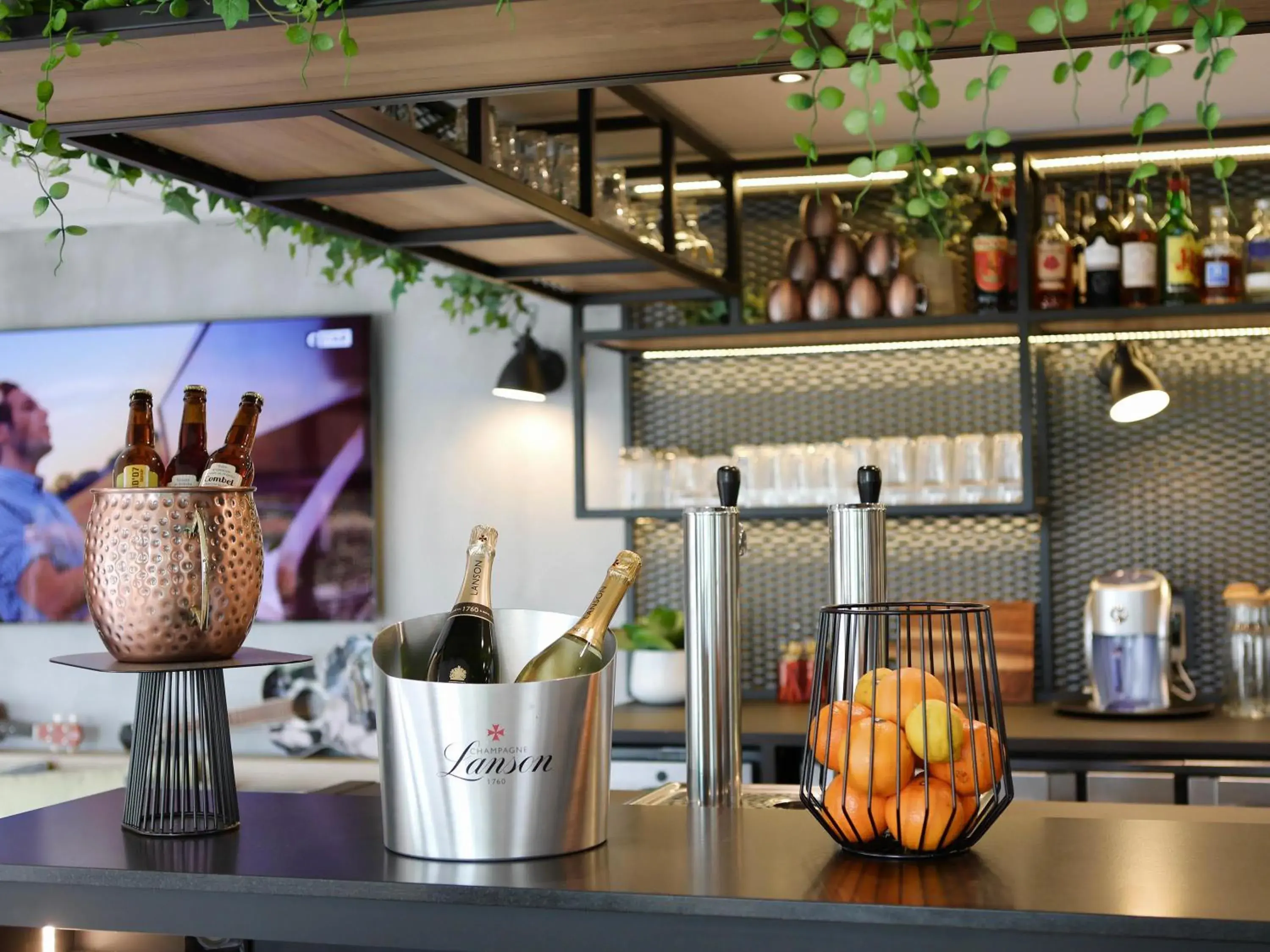 Lounge or bar in ibis Aubenas Lounge or bar in ibis Aubenas