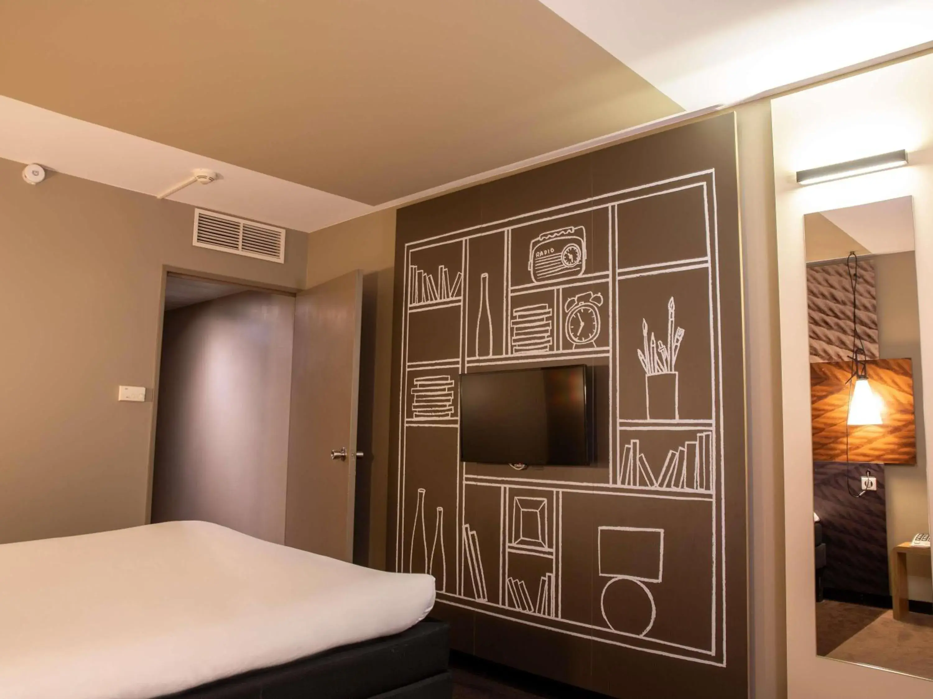 Bedroom, Bed in ibis Paris Bercy Village Bedroom, Bed in ibis Paris Bercy Village