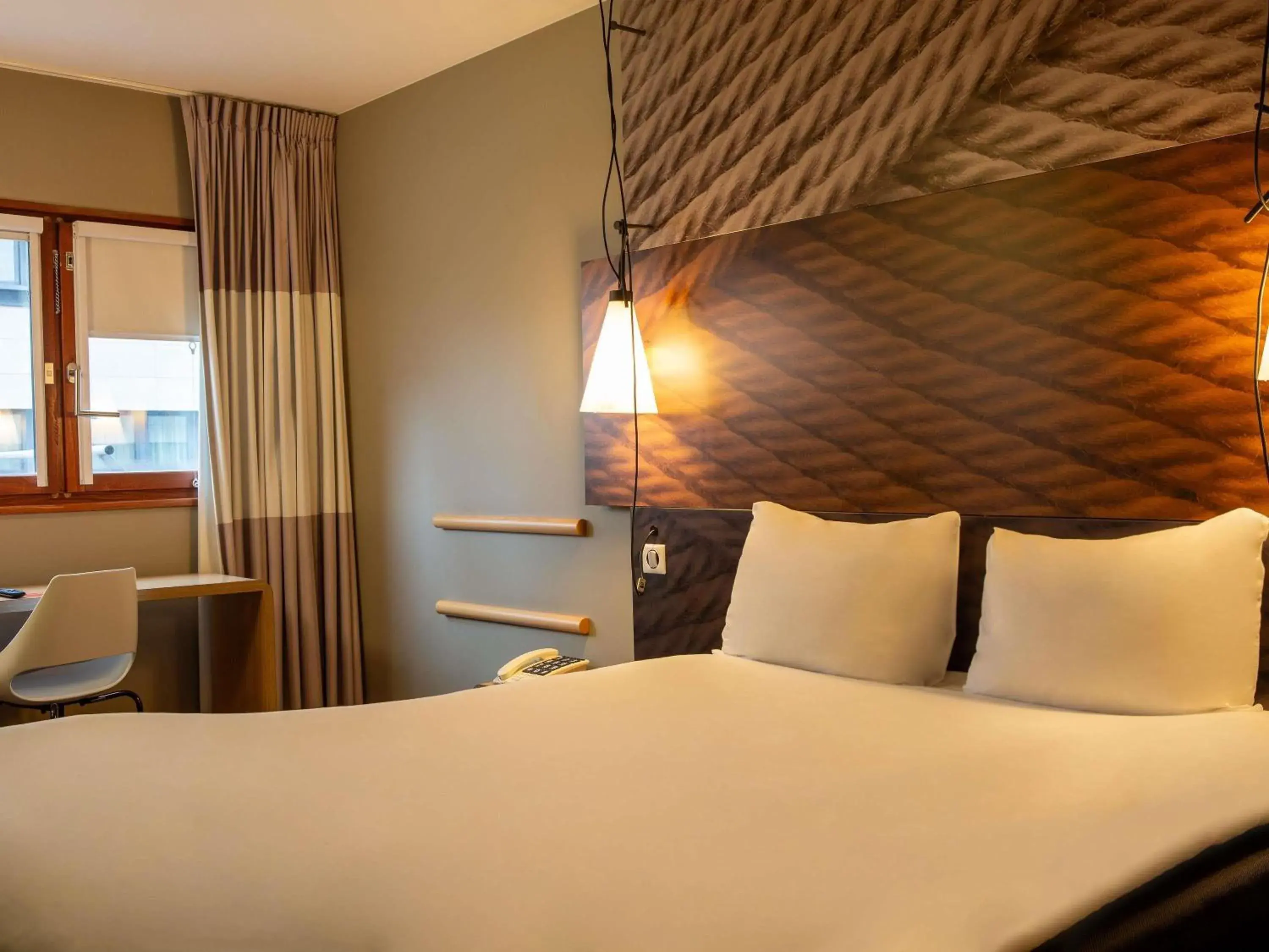 Bedroom, Bed in ibis Paris Bercy Village Bedroom, Bed in ibis Paris Bercy Village