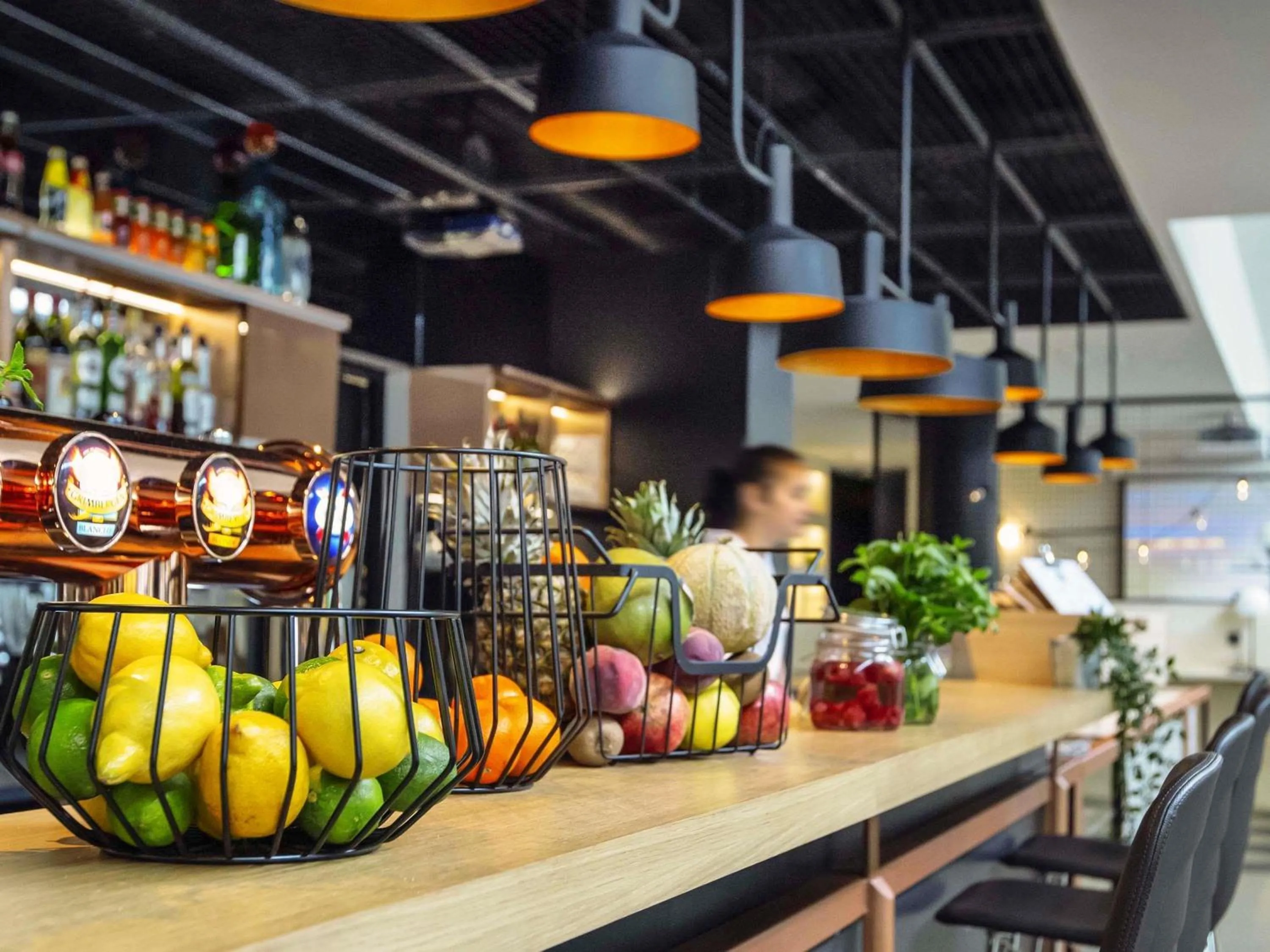 Lounge or bar in ibis Paris Bercy Village