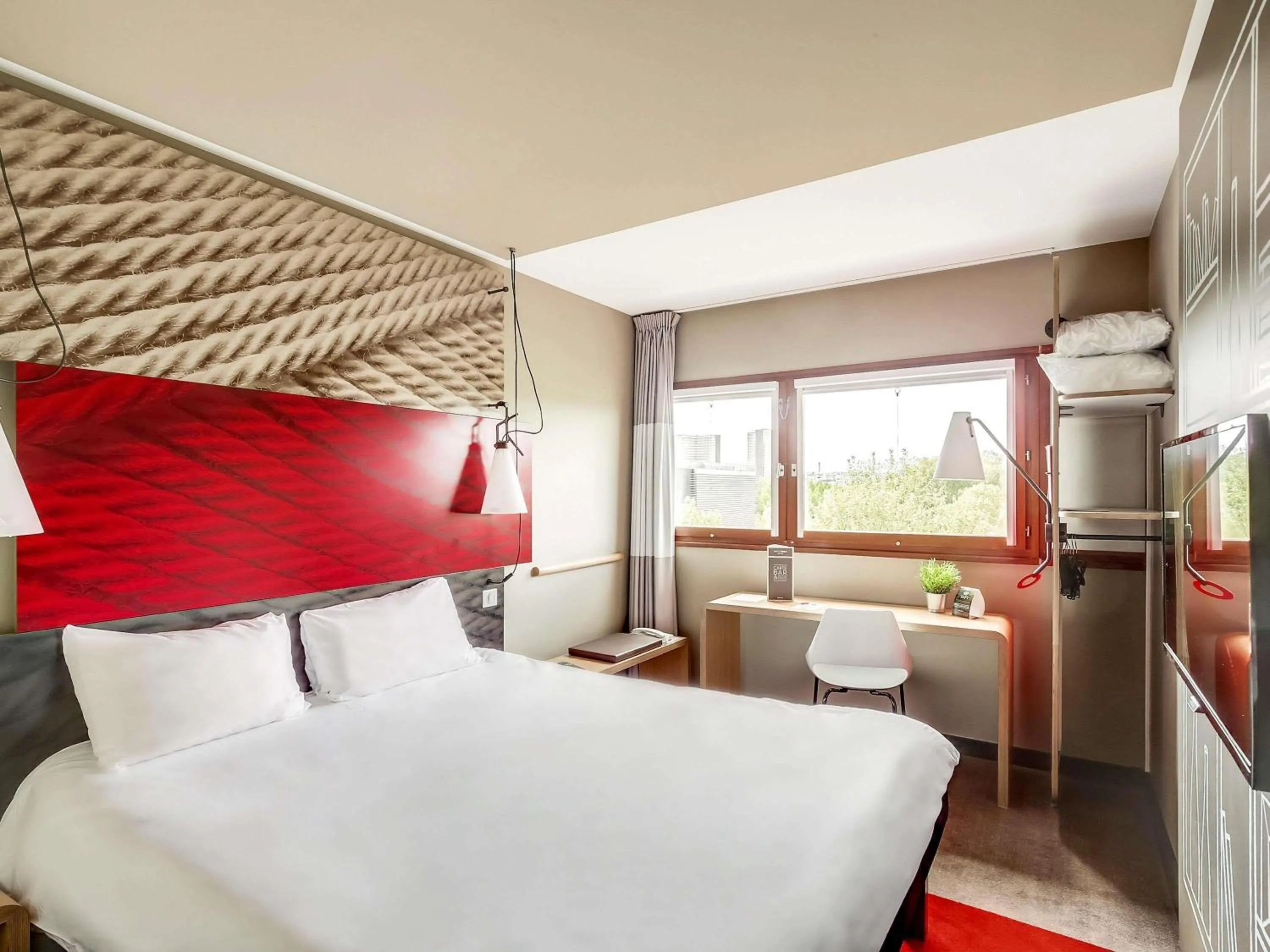 Bedroom, Bed in ibis Paris Bercy Village
