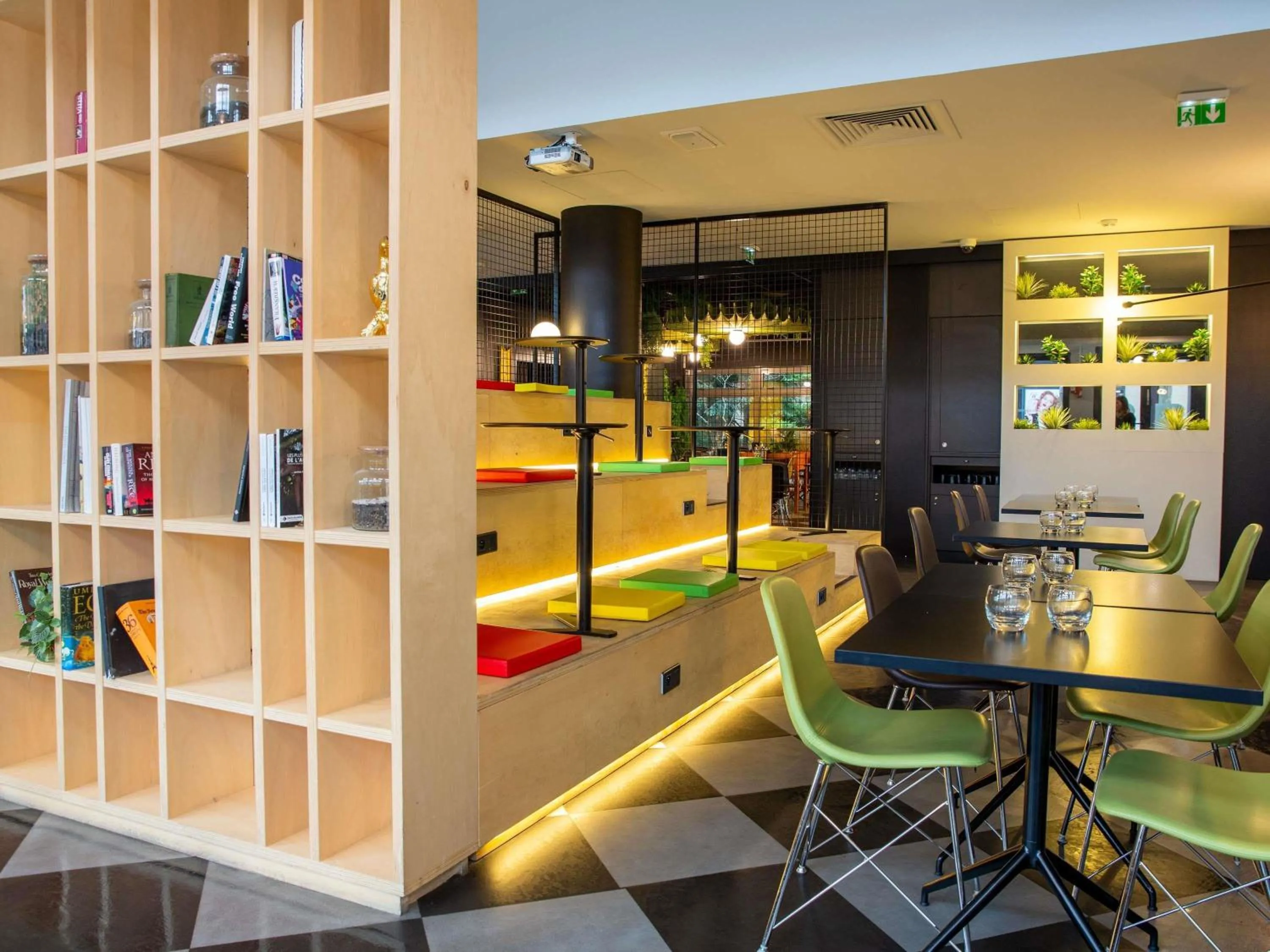 Restaurant/places to eat in ibis Paris Bercy Village