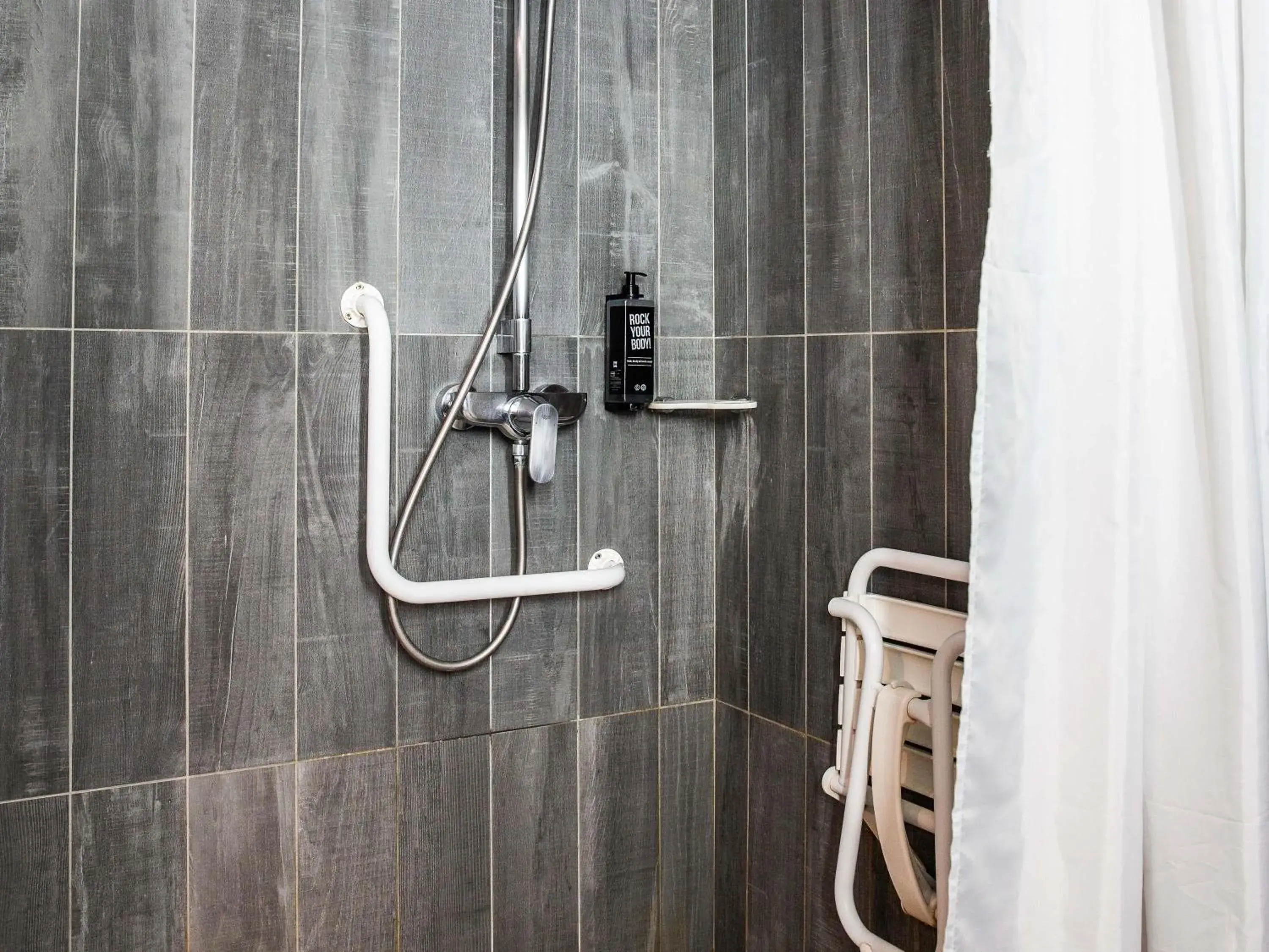 Bedroom in ibis Paris Bercy Village Bedroom in ibis Paris Bercy Village