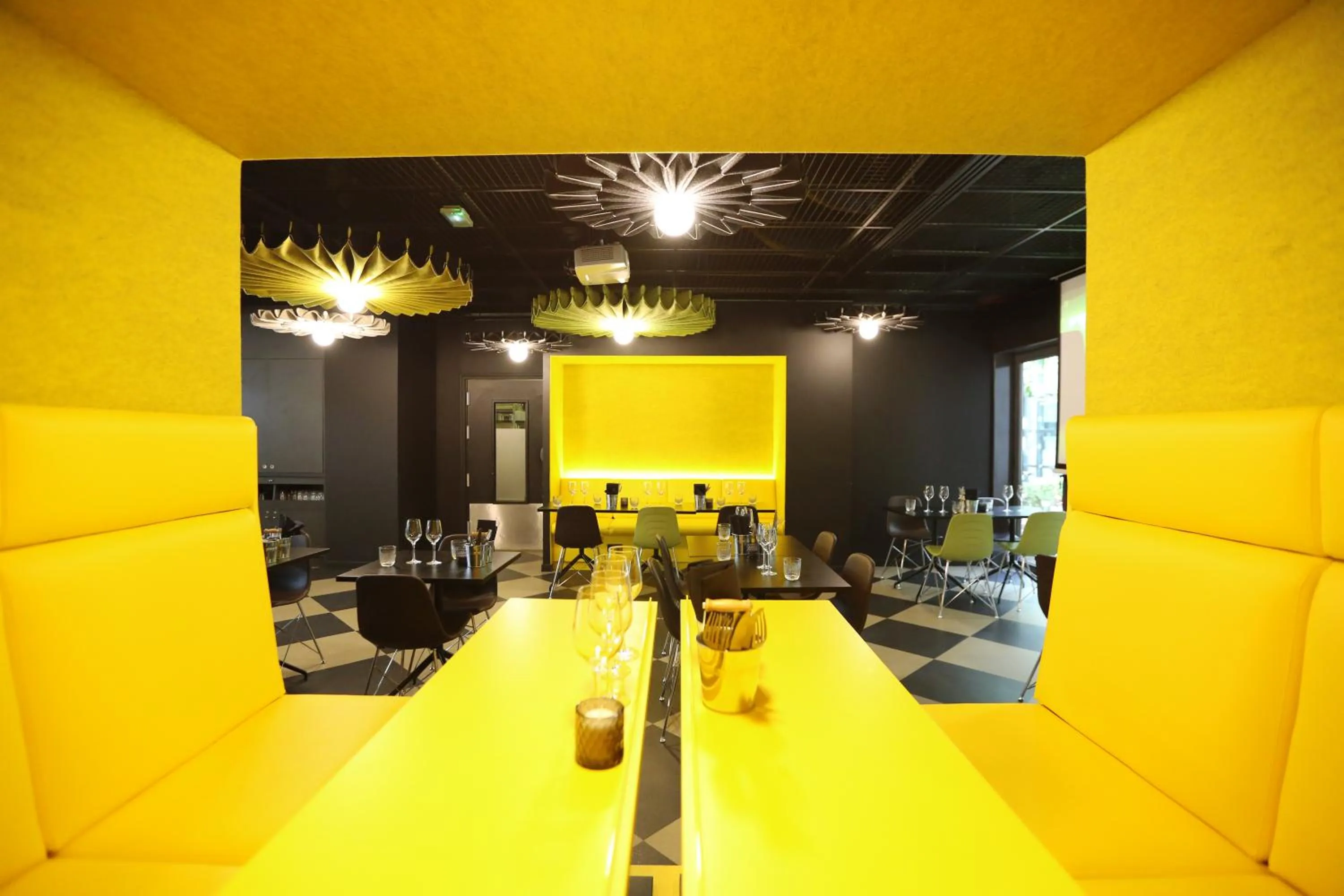 Restaurant/places to eat in ibis Paris Bercy Village