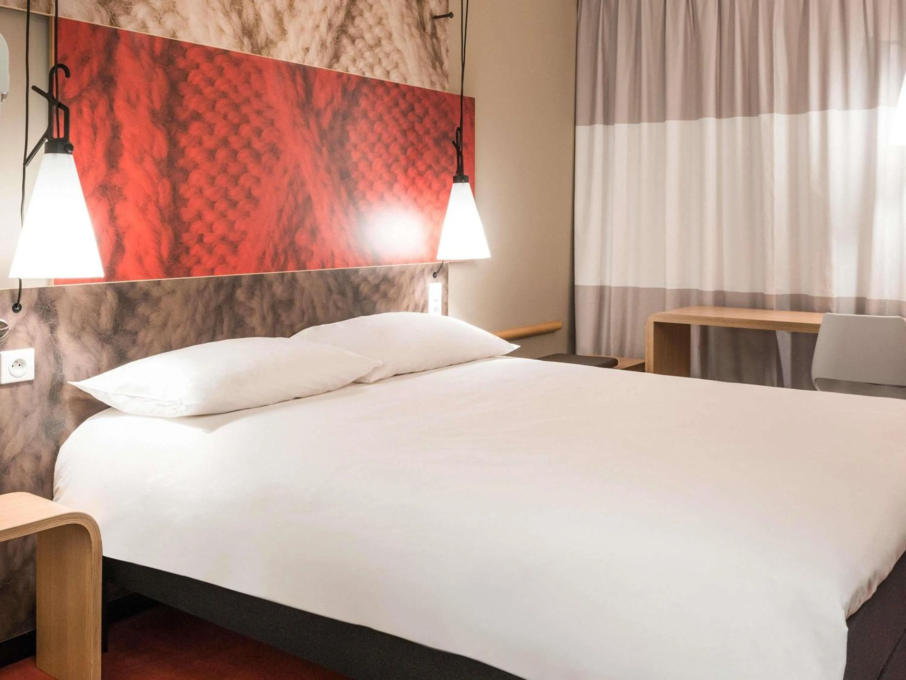 Bedroom, Bed in ibis Paris Bercy Village
