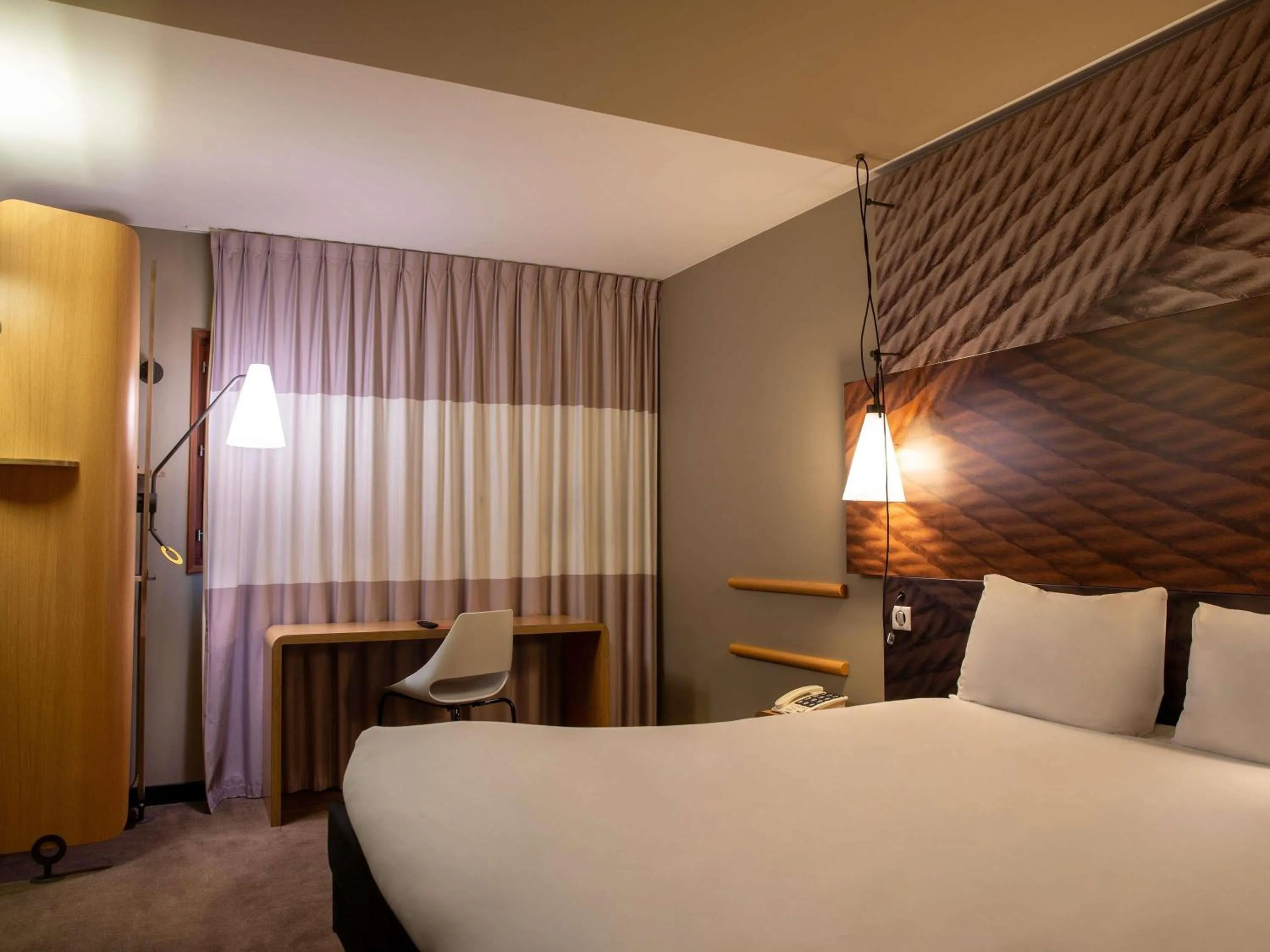 Bedroom, Bed in ibis Paris Bercy Village