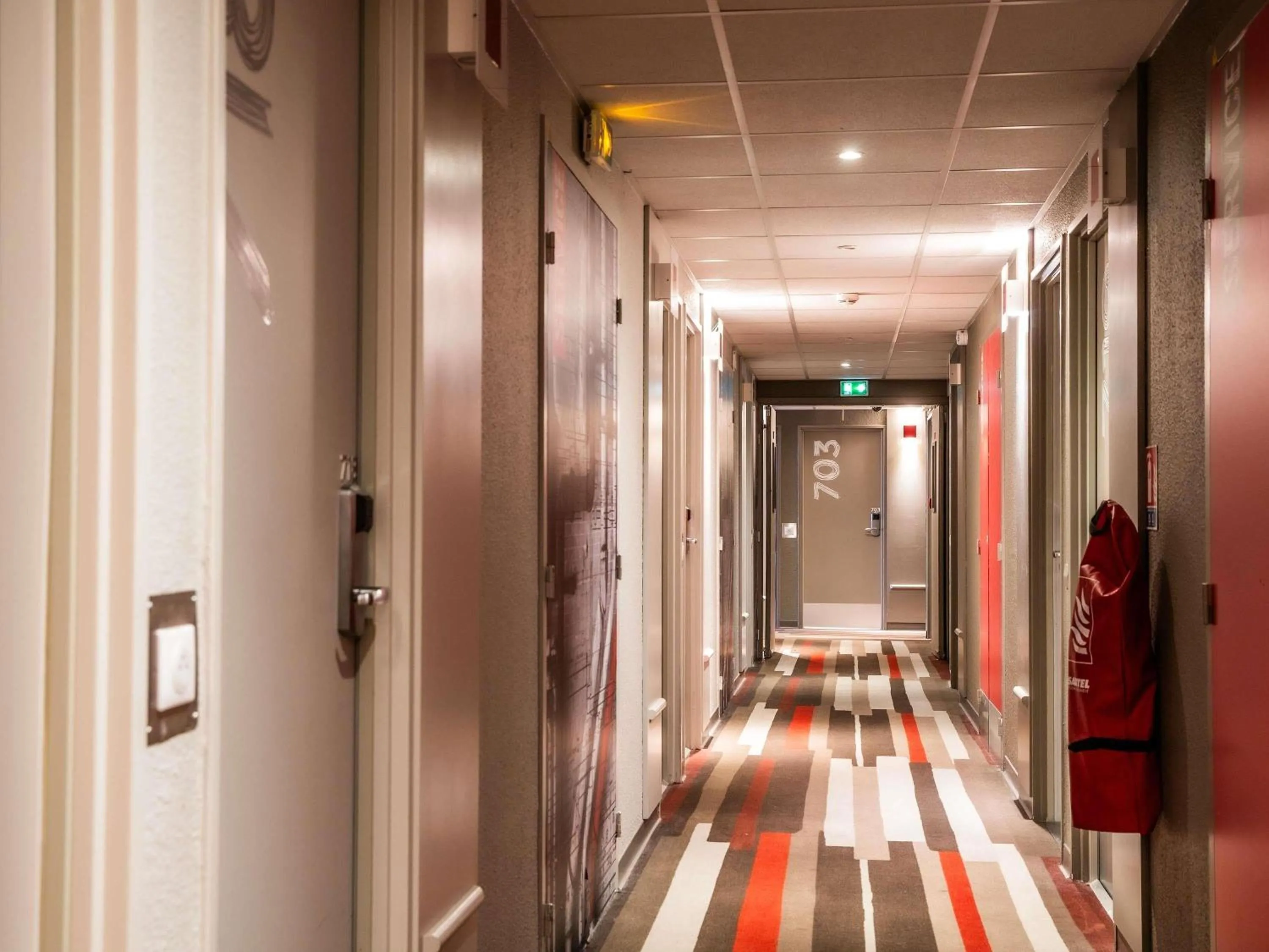 Bedroom in ibis Paris Bercy Village