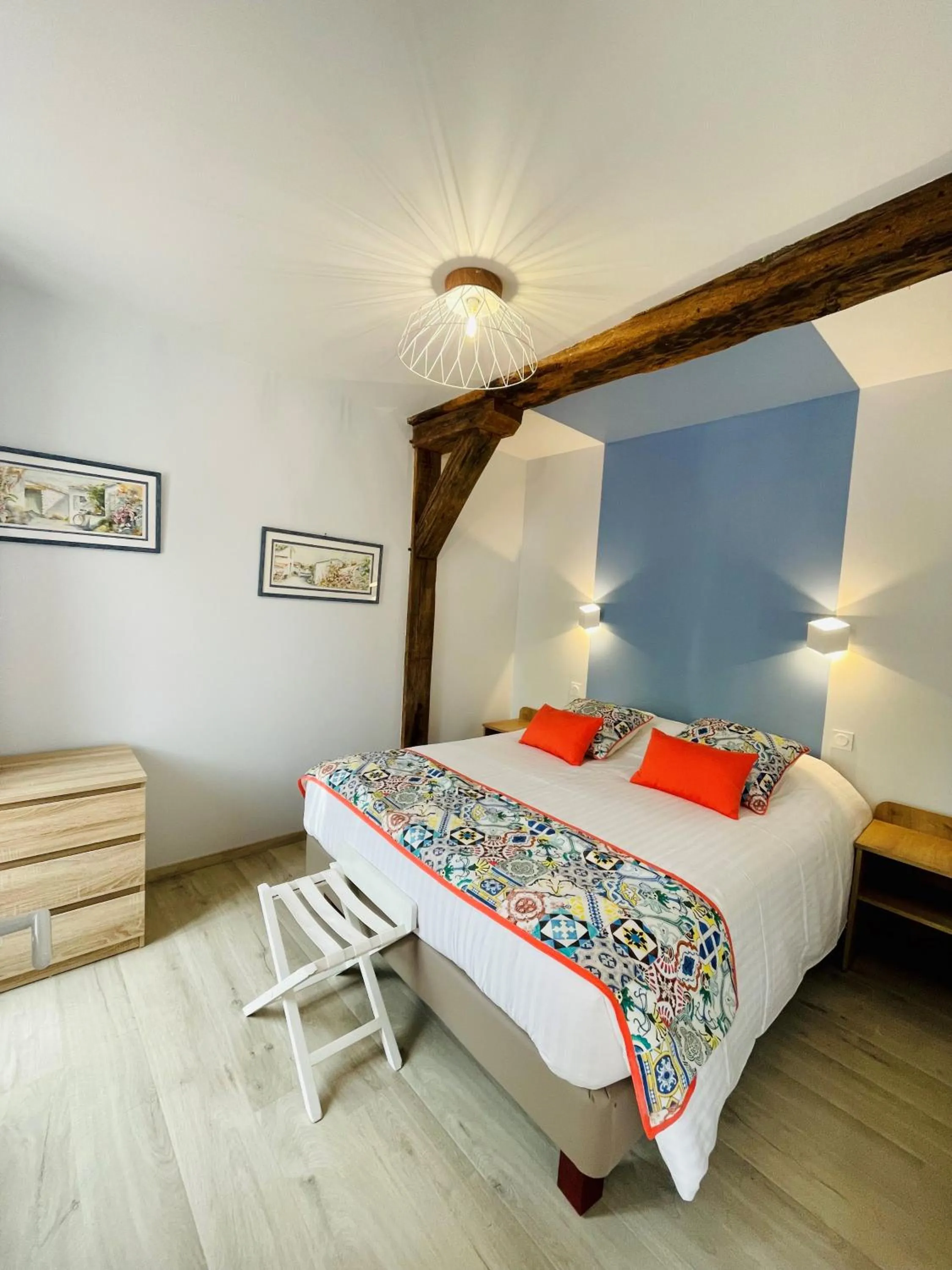 Bed in Logis Auberge Du Centre