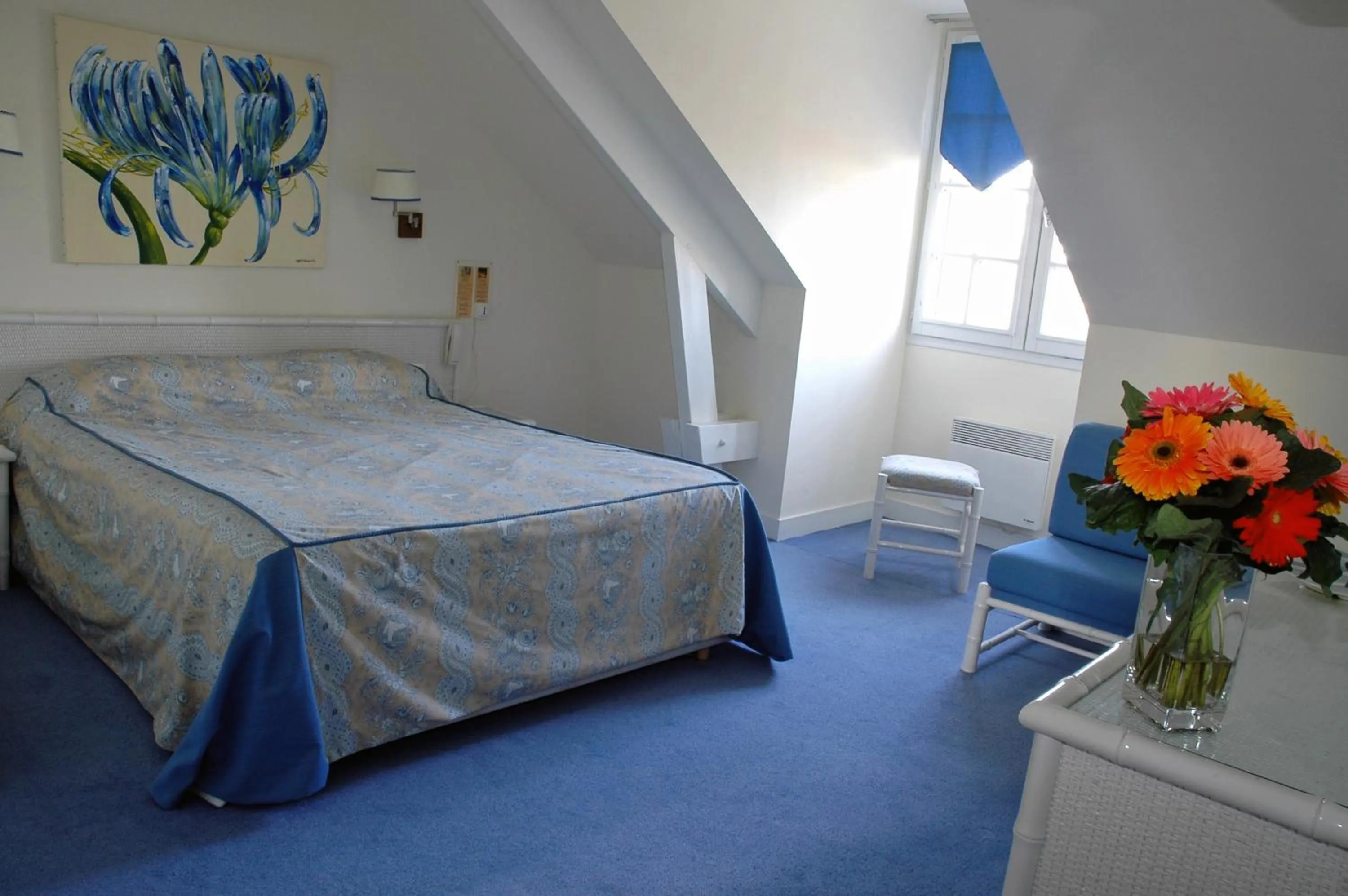 Photo of the whole room, Bed in Logis Auberge Du Centre