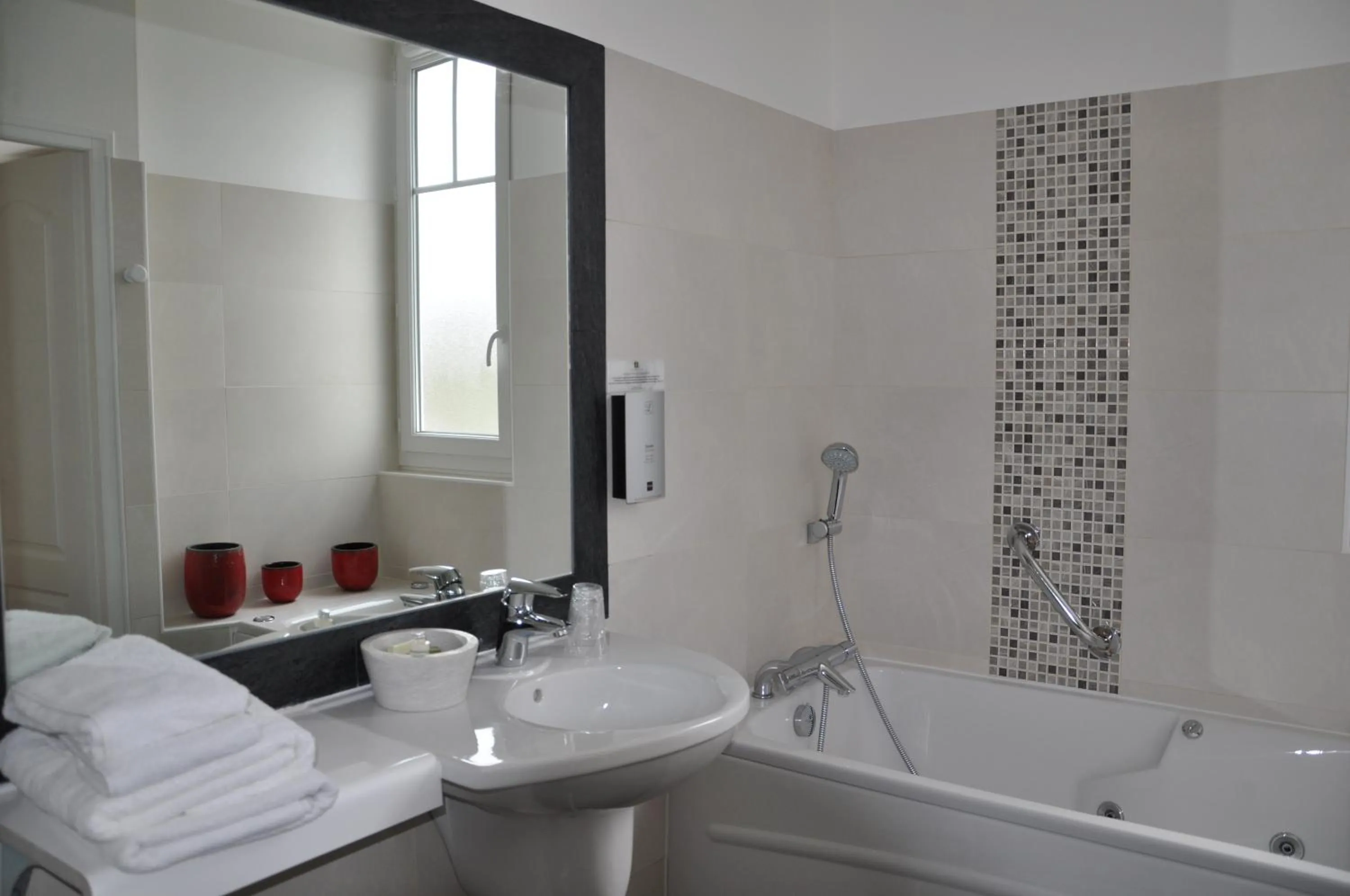 Shower in Logis Auberge Du Centre