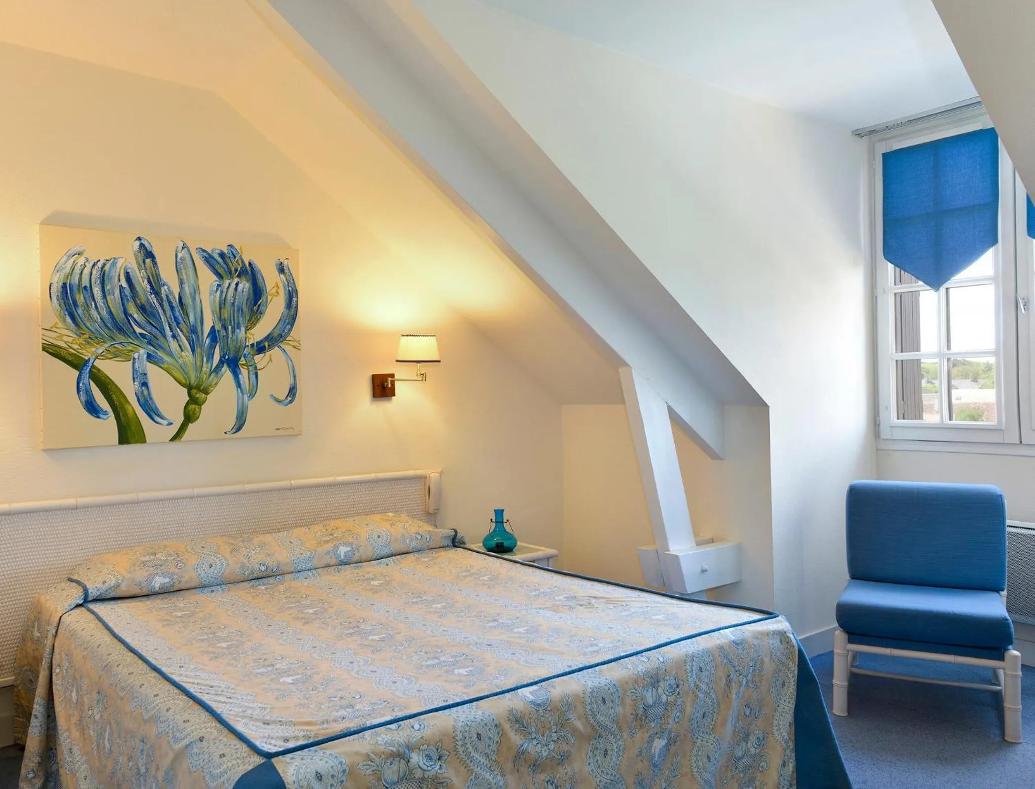 Bed in Logis Auberge Du Centre