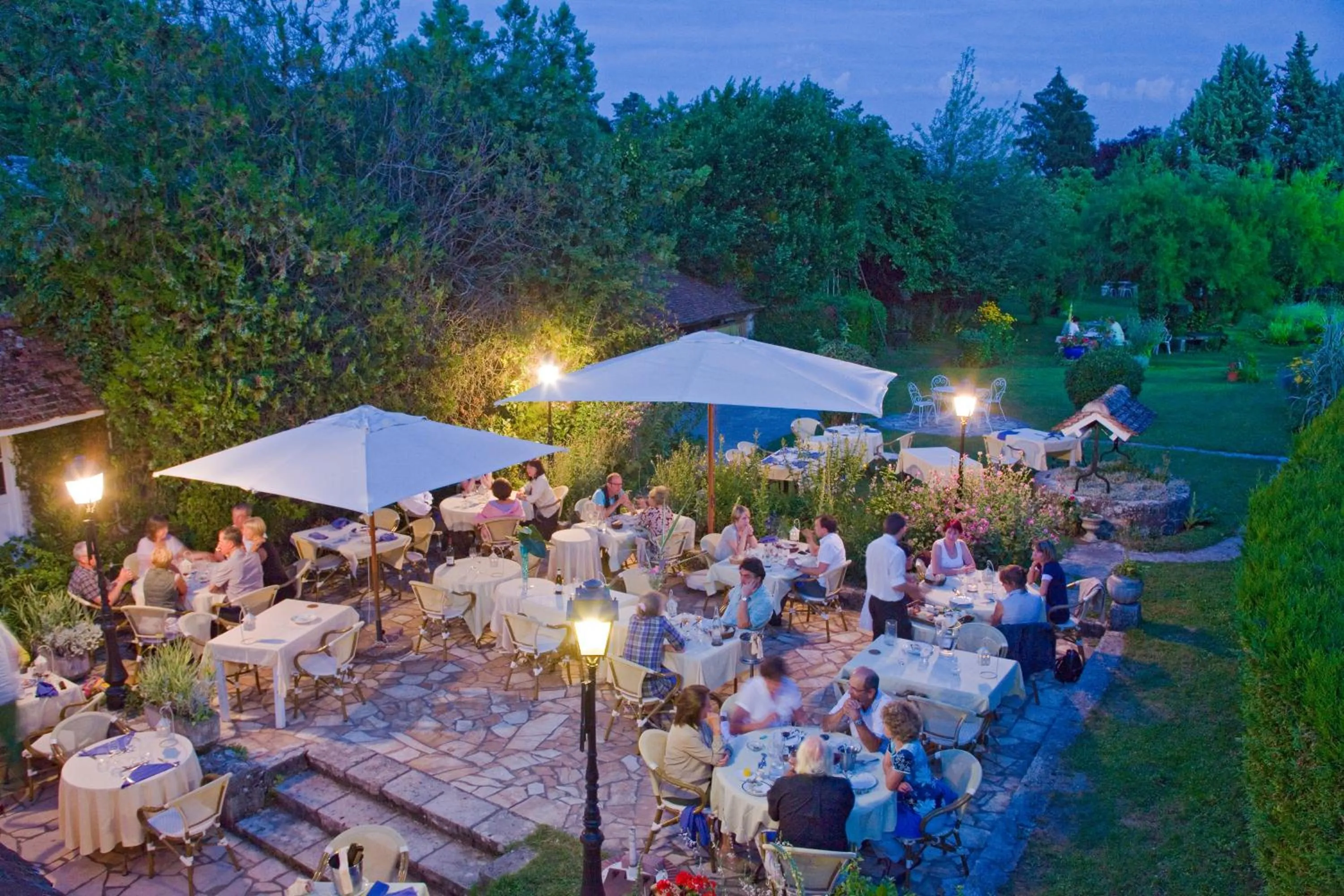 Restaurant/places to eat in Logis Auberge Du Centre