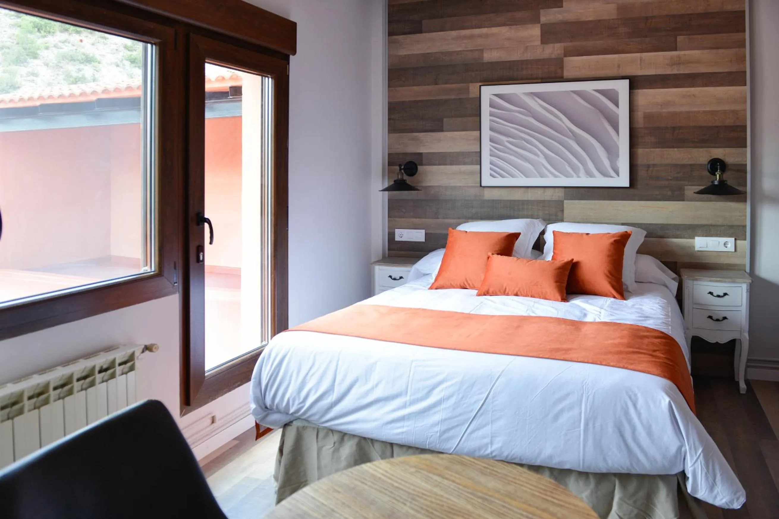 Photo of the whole room, Bed in La casita de El Cuervo