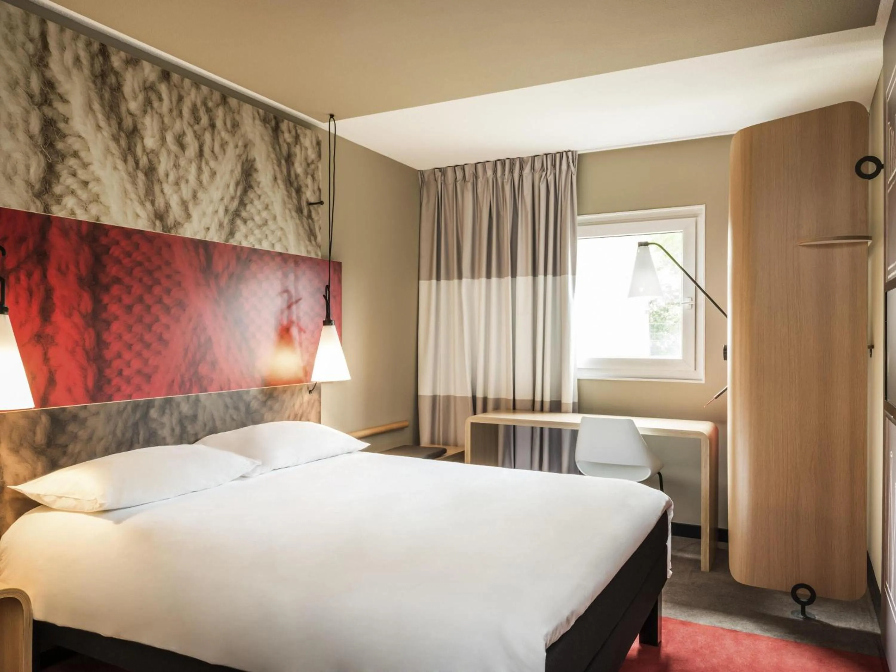Bedroom, Bed in ibis Paris Gare du Nord La Fayette