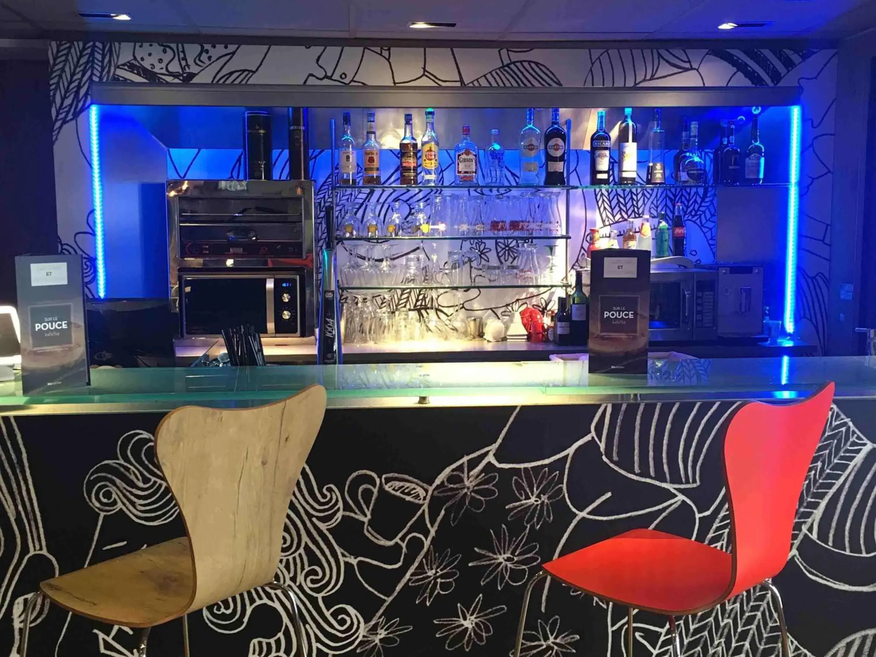 Lounge or bar in ibis Paris Gare du Nord La Fayette Lounge or bar in ibis Paris Gare du Nord La Fayette