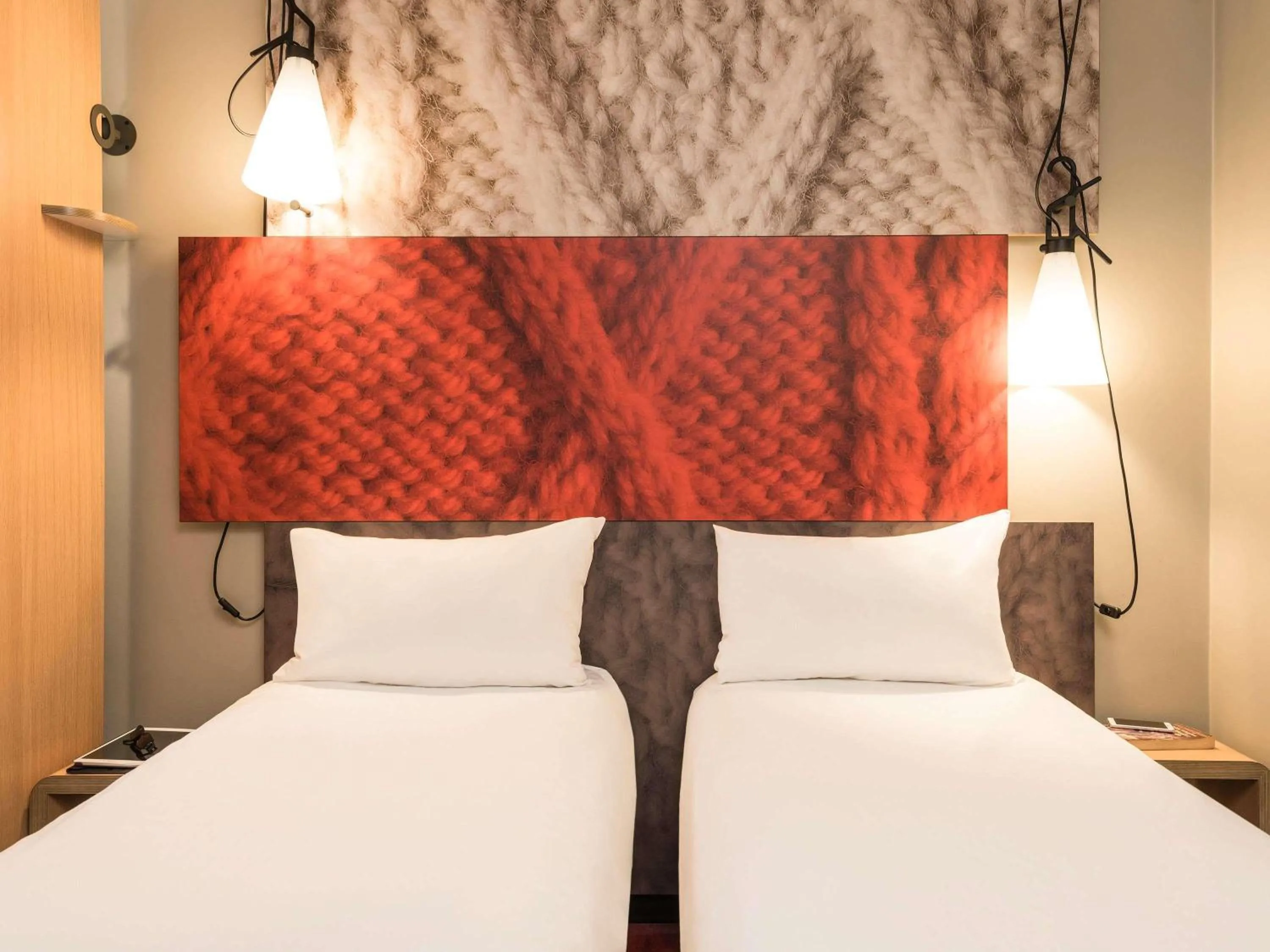 Bedroom, Bed in ibis Paris Gare du Nord La Fayette