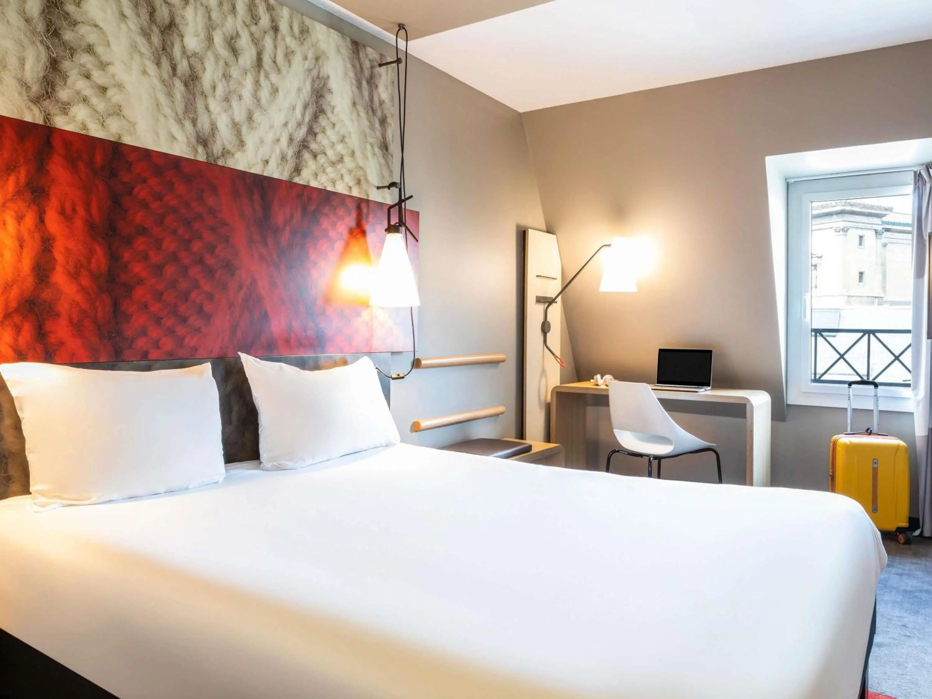 Bedroom, Bed in ibis Paris Gare du Nord La Fayette