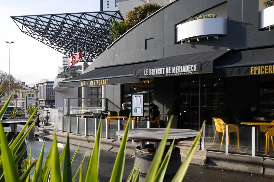 Restaurant/places to eat in ibis Bordeaux Centre Meriadeck